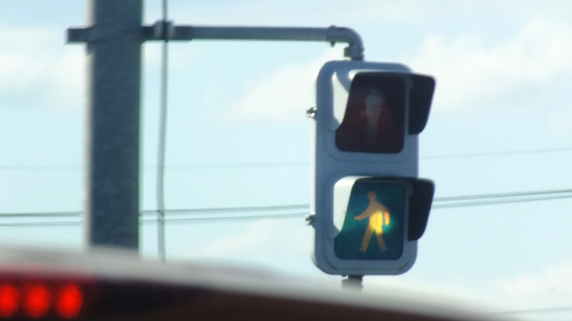 深谷市畠山 重忠公園(入口)交差点にある信号電材厚型LEDと多眼レンズ歩