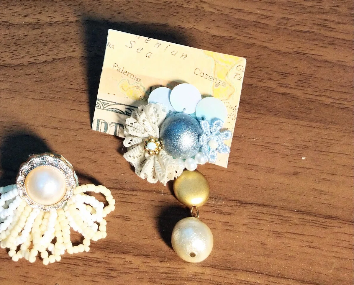 デコラティブな刺繍ピアス｜インソムニア