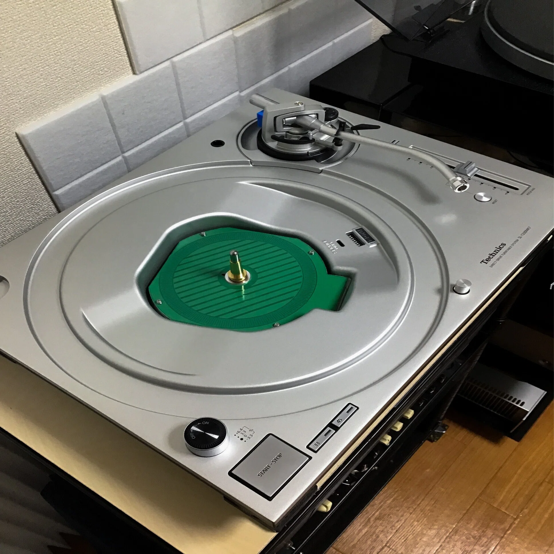 TechnicsのSL-1200というターンテーブルについて （やっぱり買って 
