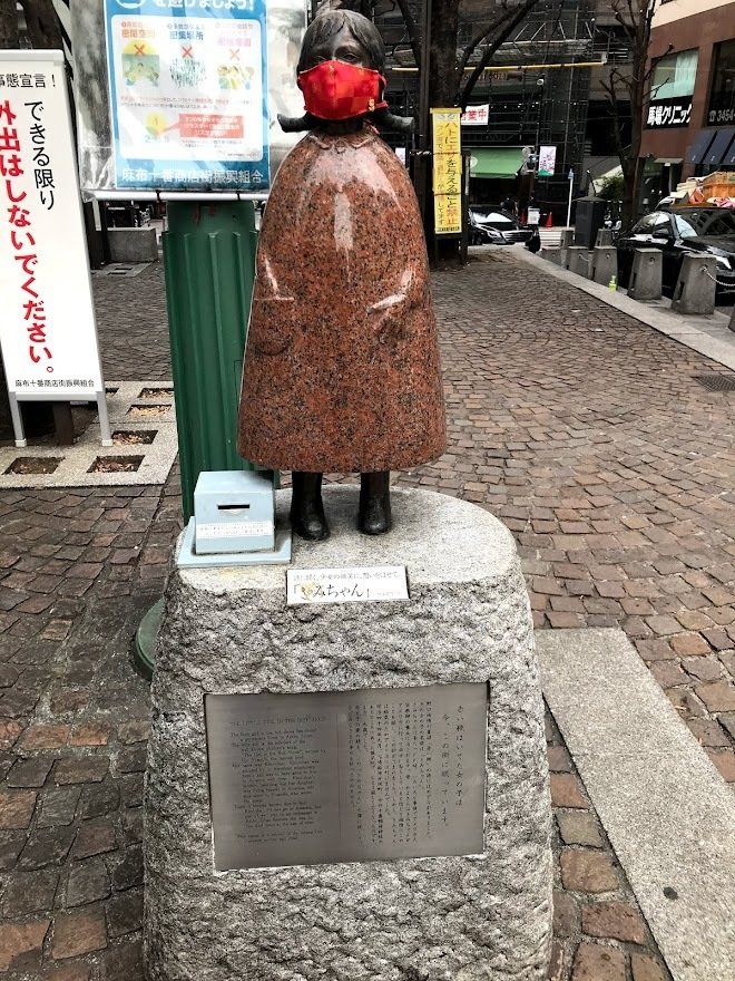 三体の赤い靴はいてた女の子像。横浜、麻布十番、そして函館