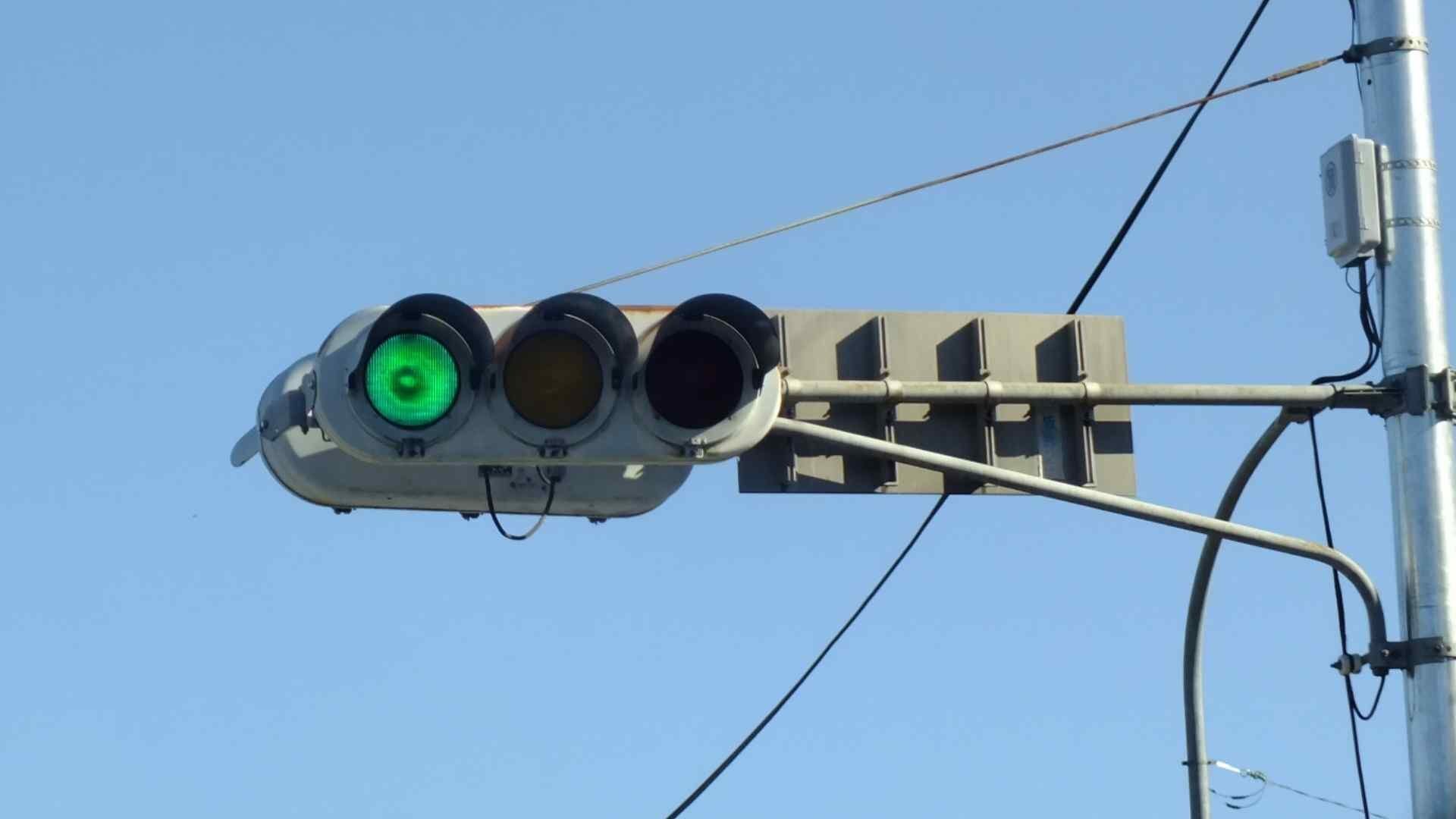 道の駅みなの入口交差点で撮影した2基の日信金属丸形レモンレンズ250