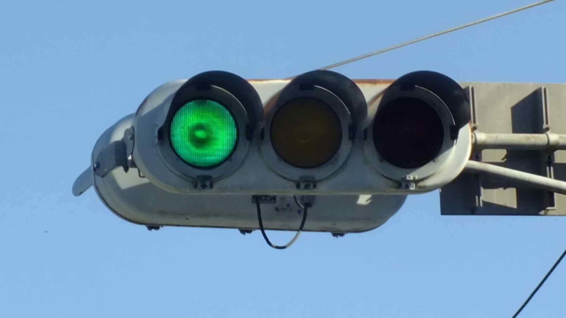 道の駅みなの入口交差点で撮影した2基の日信金属丸形レモンレンズ250