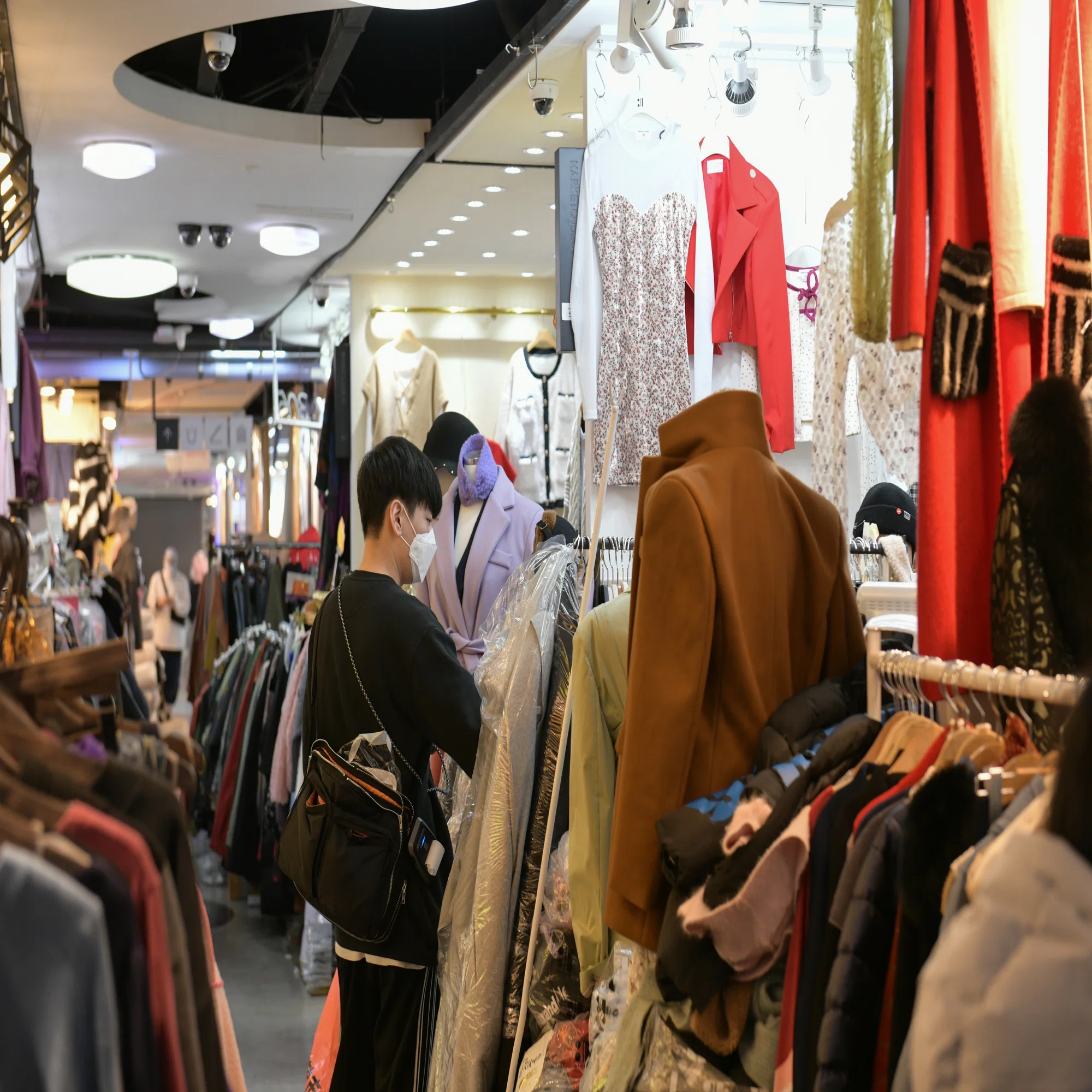 ?韓国最大の衣類市場、東大門市場での仕入れ現場をご紹介します 