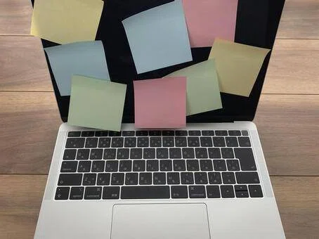 Can the problem of sticking sticky notes on your PC be solved?｜わにのこ@地方紙営業の人