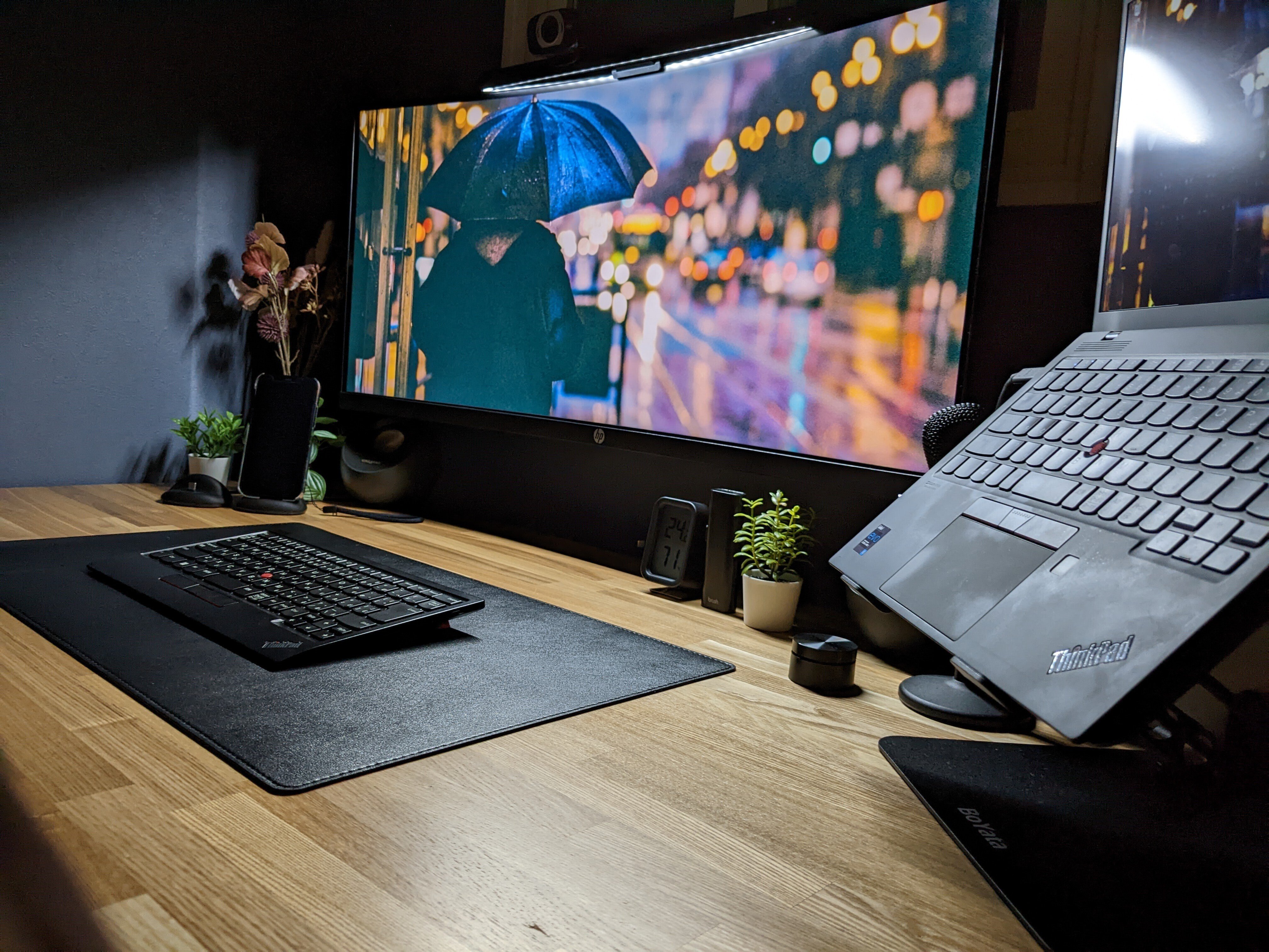 パソコン周りまとめて 2023年】PCデスク周り晒してみた！Amazonで揃う快適空間。 | ガジェビーム