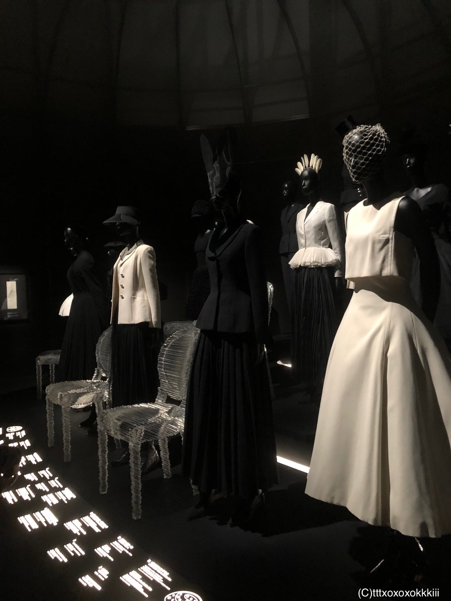 ディオール展　Dior　クリスチャン・ディオール、 夢のクチュリエ　色鉛筆 クリスチャン・ディオール、夢のクチュリエ」展（東京都現代