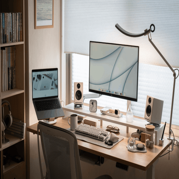 デスクツアー｜効率と快適さを追求したリモートワーク環境｜ロピログ