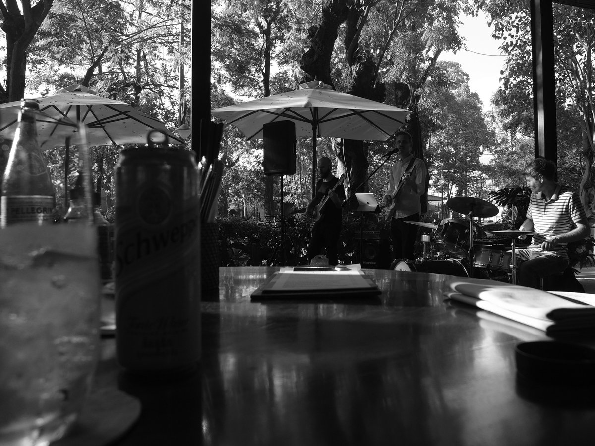 クメール語で歌うオーストラリアのミュージシャン & 難民キャンプ出身の現代美術家|Nancy