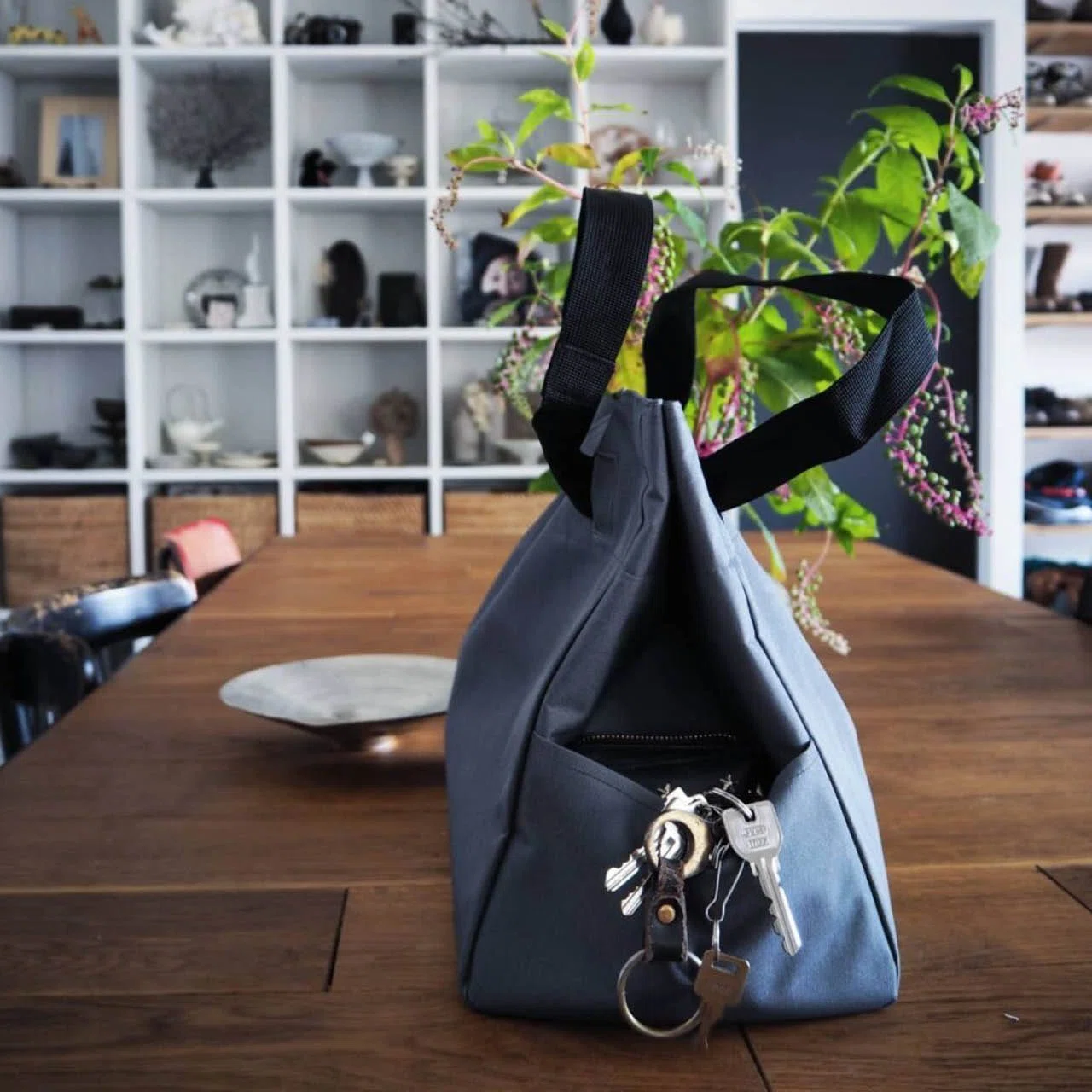 断捨離～グレーバッグ！！ 保冷もできる大容量＆自立型レジカゴバッグがすごい！｜sarasa design