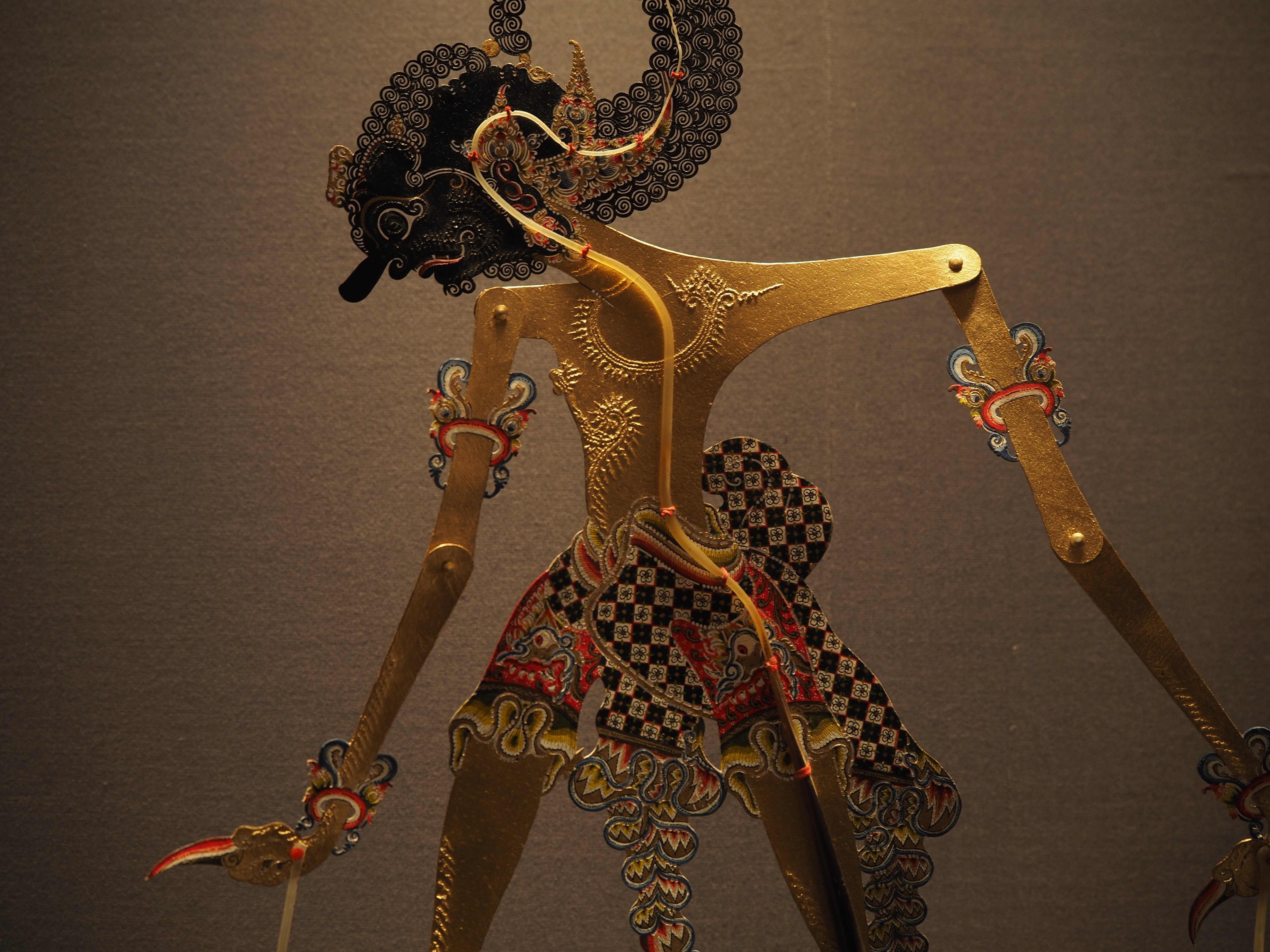 インドネシア・ジャワに伝わる影絵芝居「ワヤン・クリ」の人形が美しい