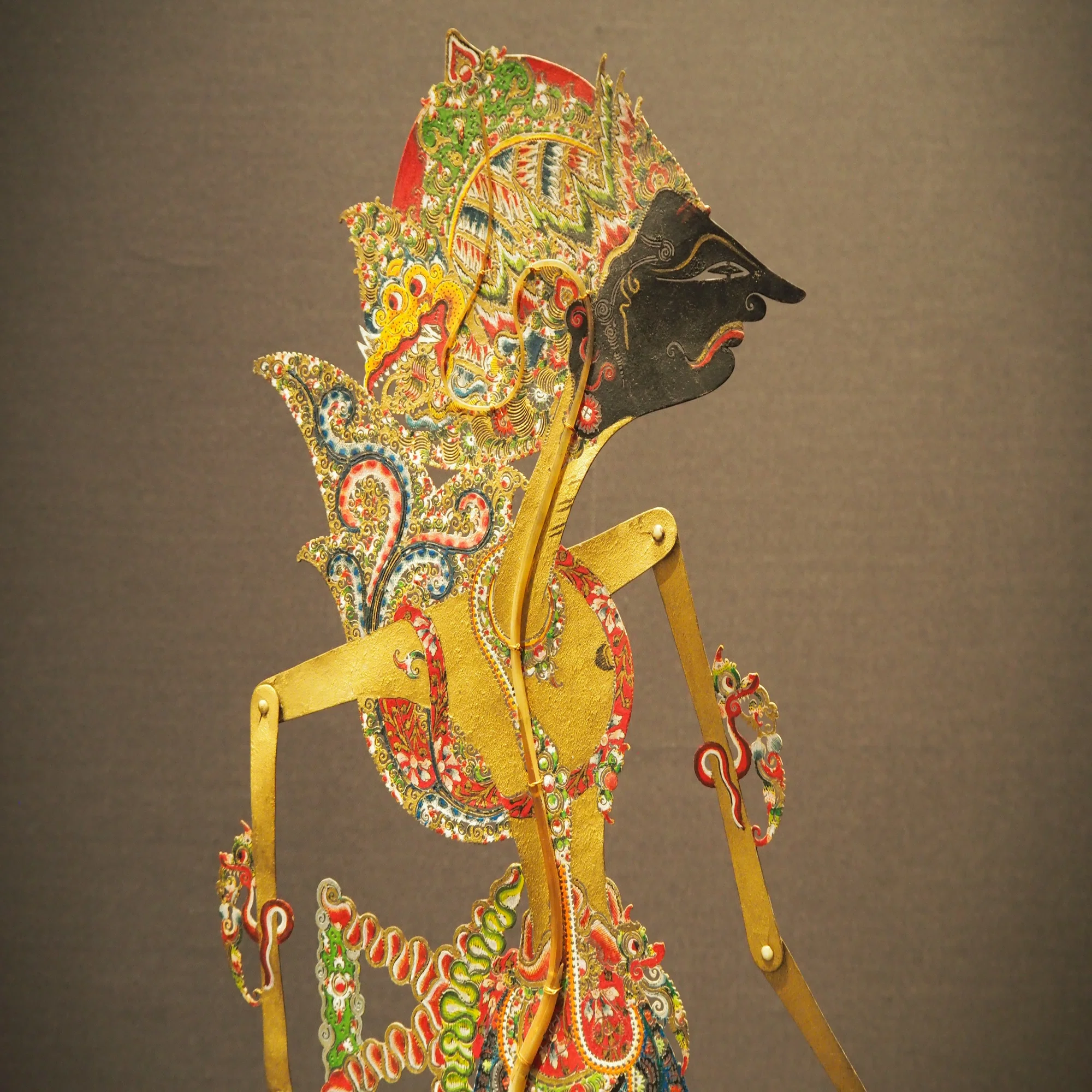 インドネシア・ジャワに伝わる影絵芝居「ワヤン・クリ」の人形が美しい 