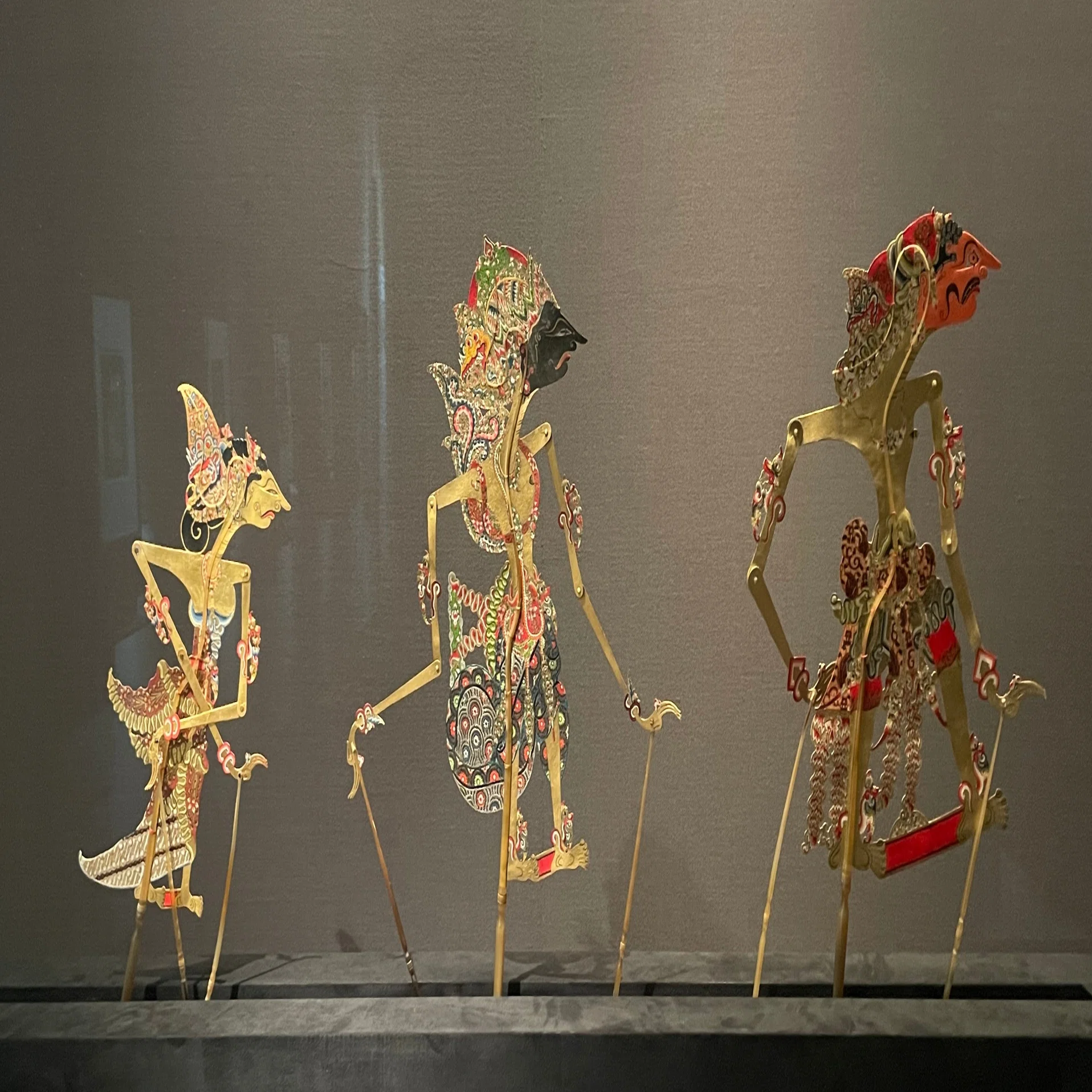 インドネシア・ジャワに伝わる影絵芝居「ワヤン・クリ」の人形が美しい 