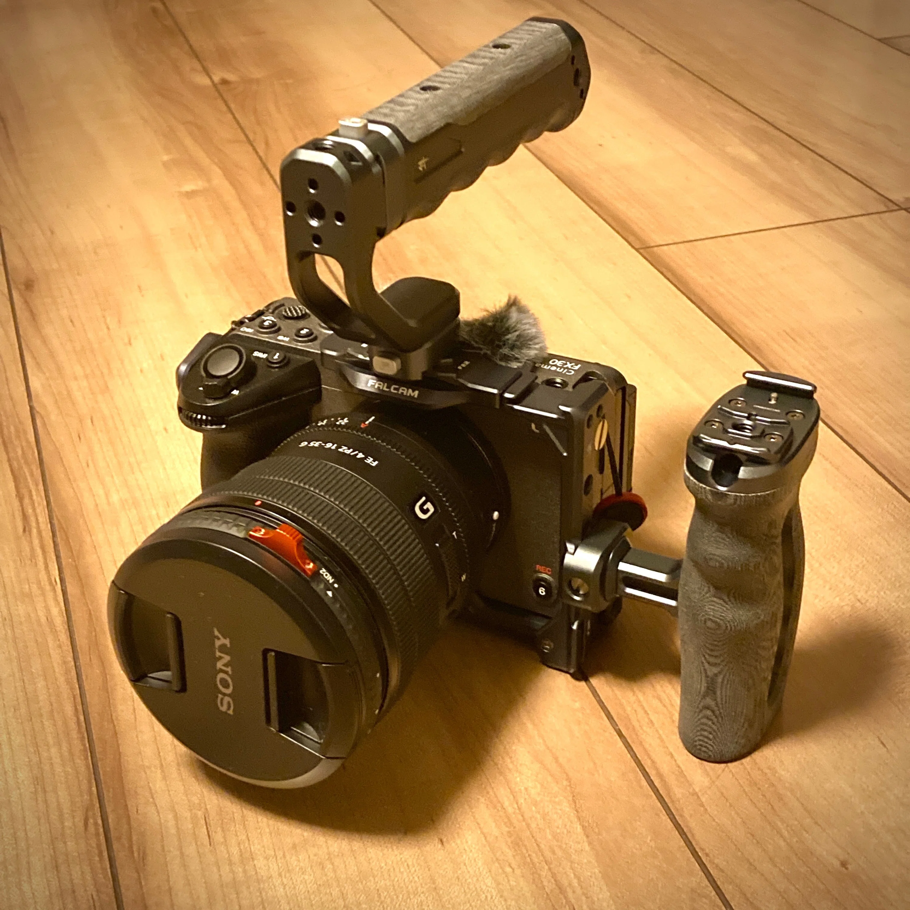 SONY FX30 パワーズームがかくついた件｜Oography