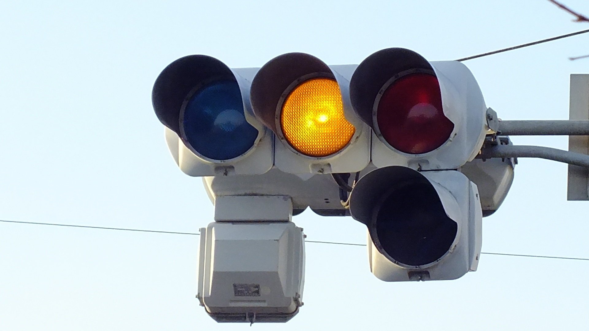 伊勢崎-103】形は小糸製で、3位灯と矢印灯のメーカー違い 小糸OEM日信