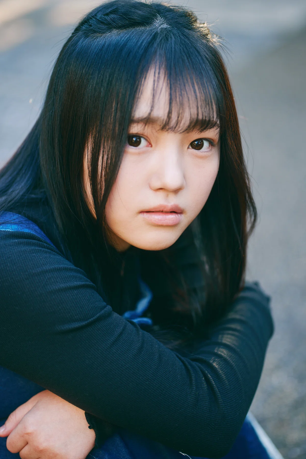 謎の17歳現役JKが“鈴原すず”としてデビュー！特技は百人一首、夢は 