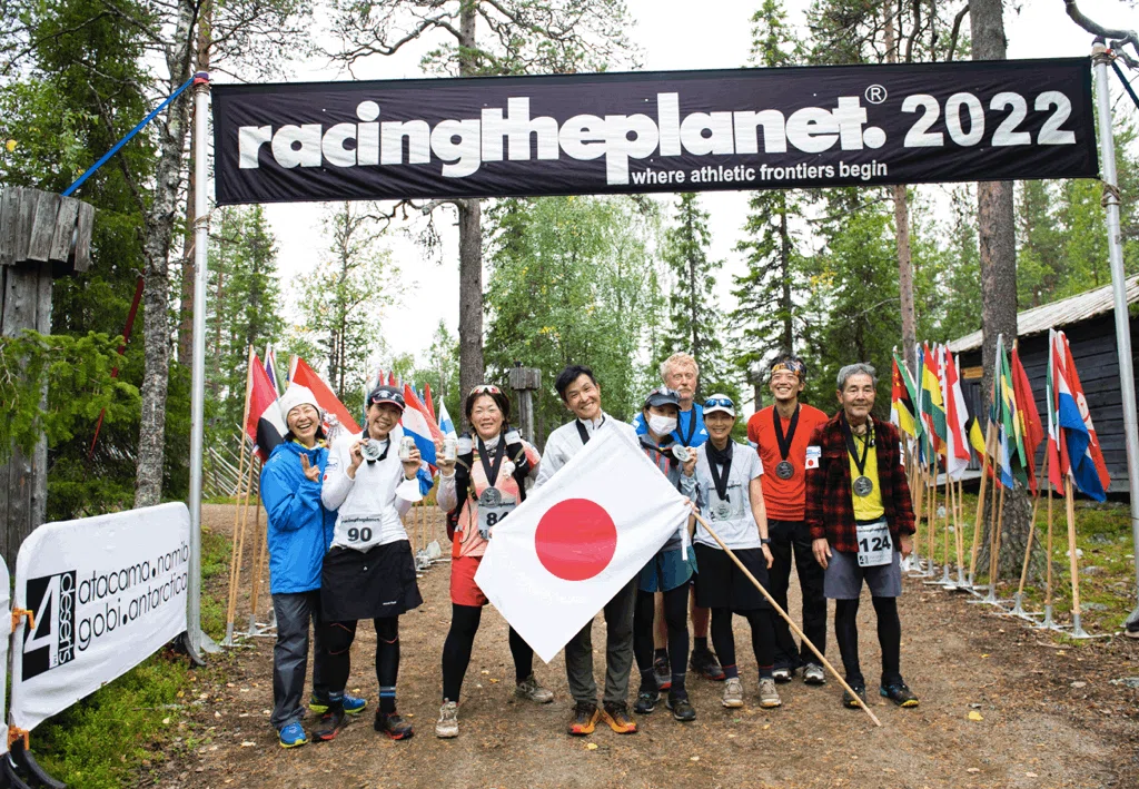 日本人選手集合写真(Photo Credit: Racing The Planet)
