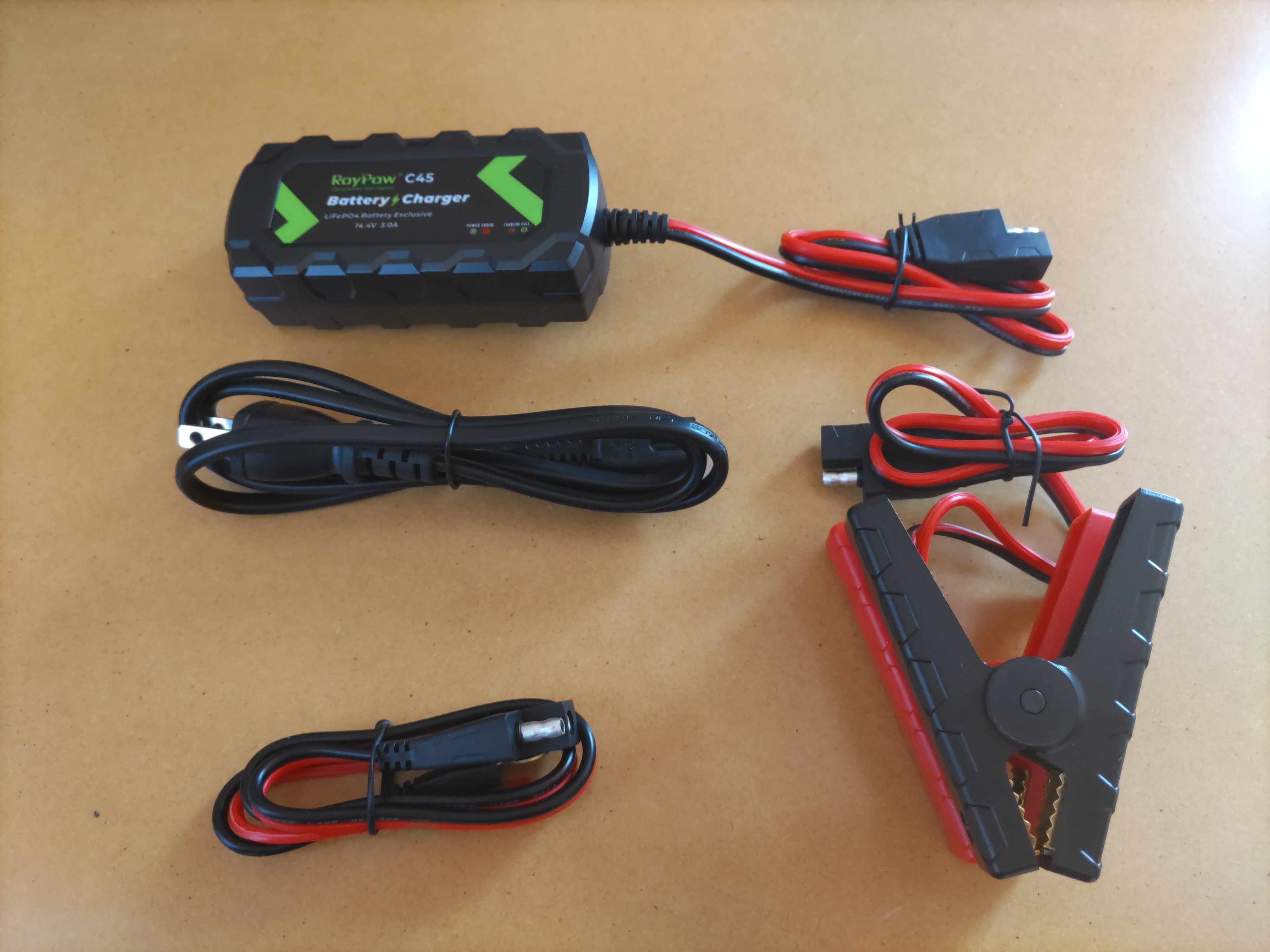 格安リチウムイオンバッテリー充電器でバイクのバッテリーを簡単に充電