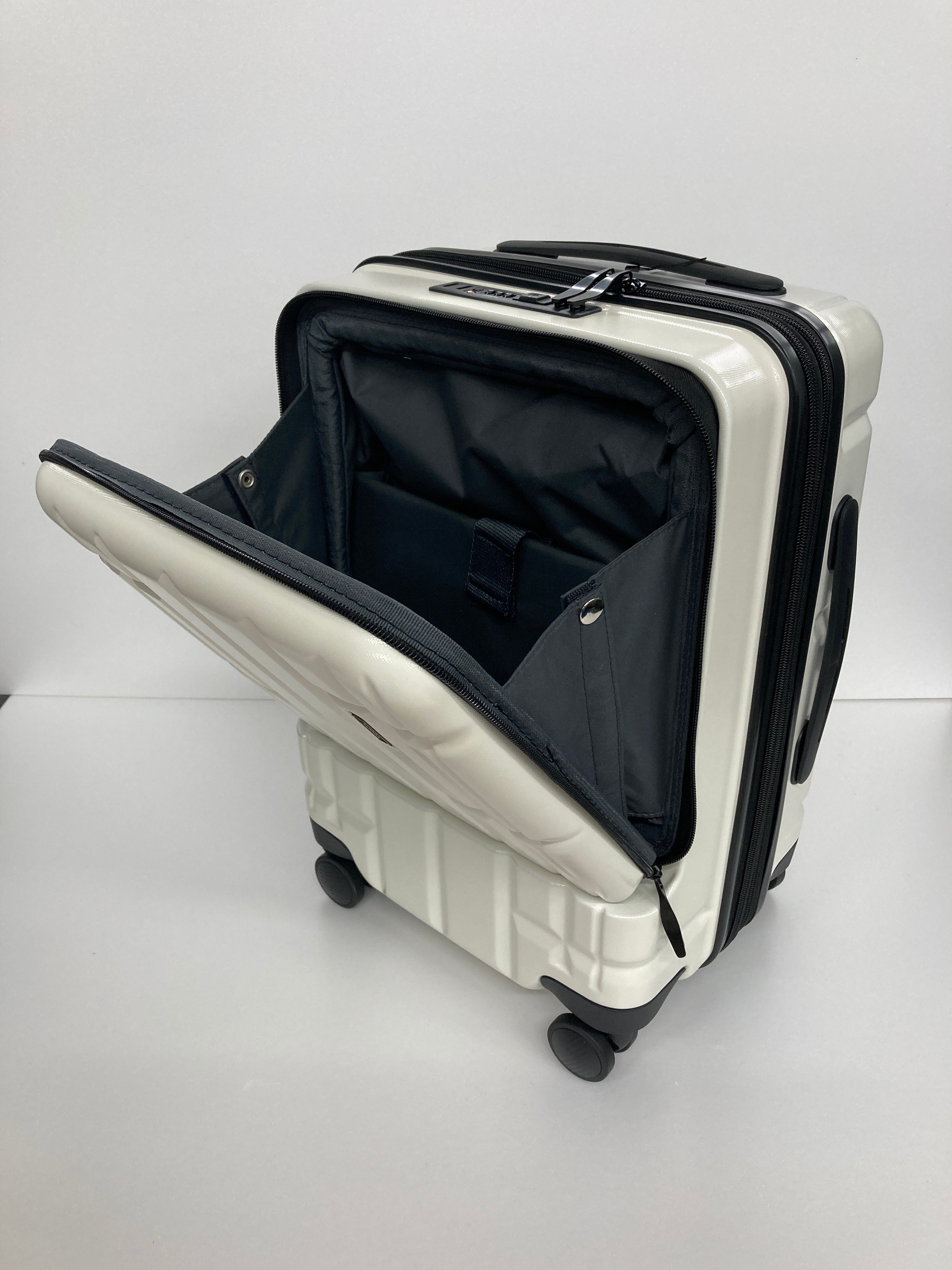 スーツケース図鑑】優しいあの子の名前は「TORERU」｜スーツケースの