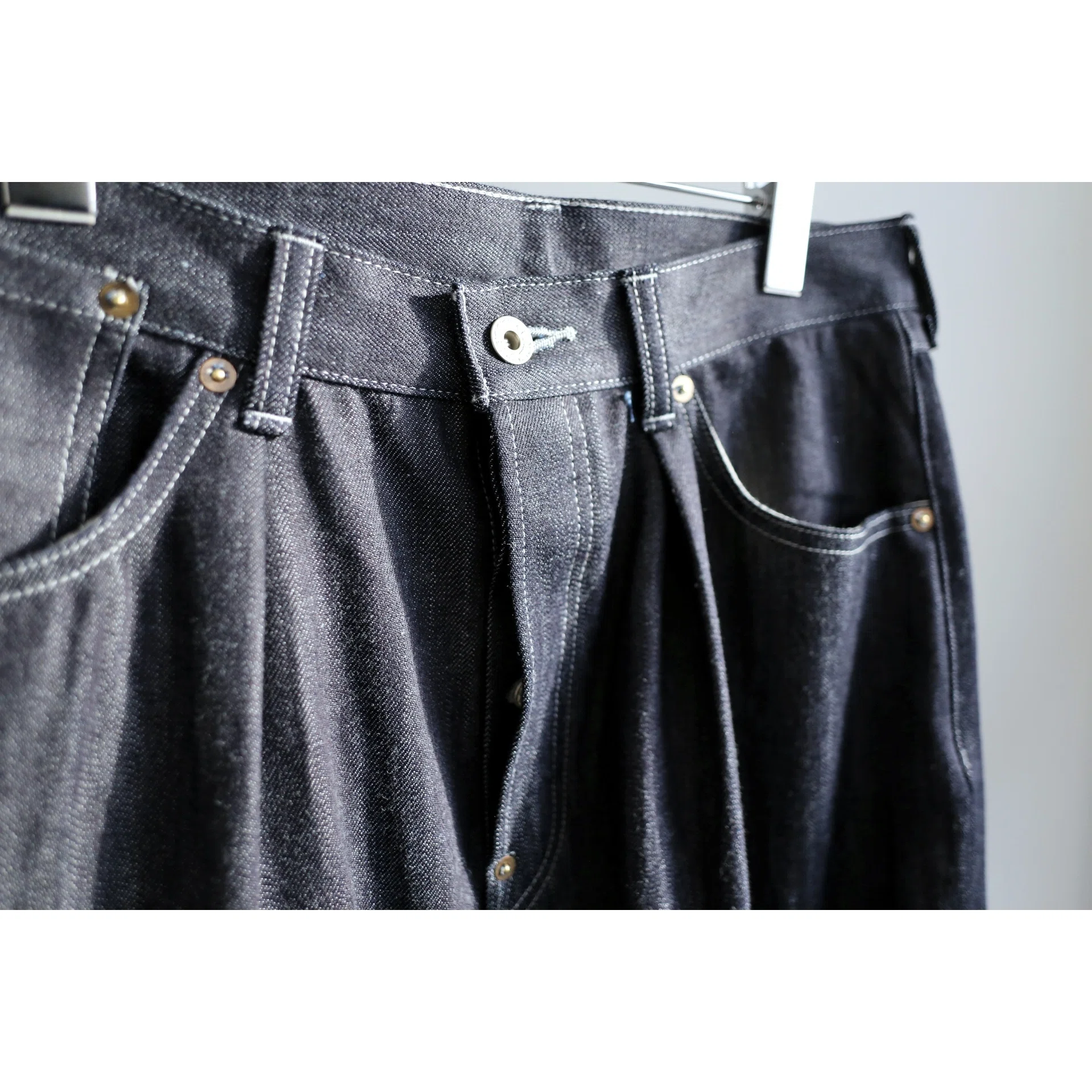 refomed(リフォメッド) -RIGHT HANDED DENIM PANTS- ラフに端正な 