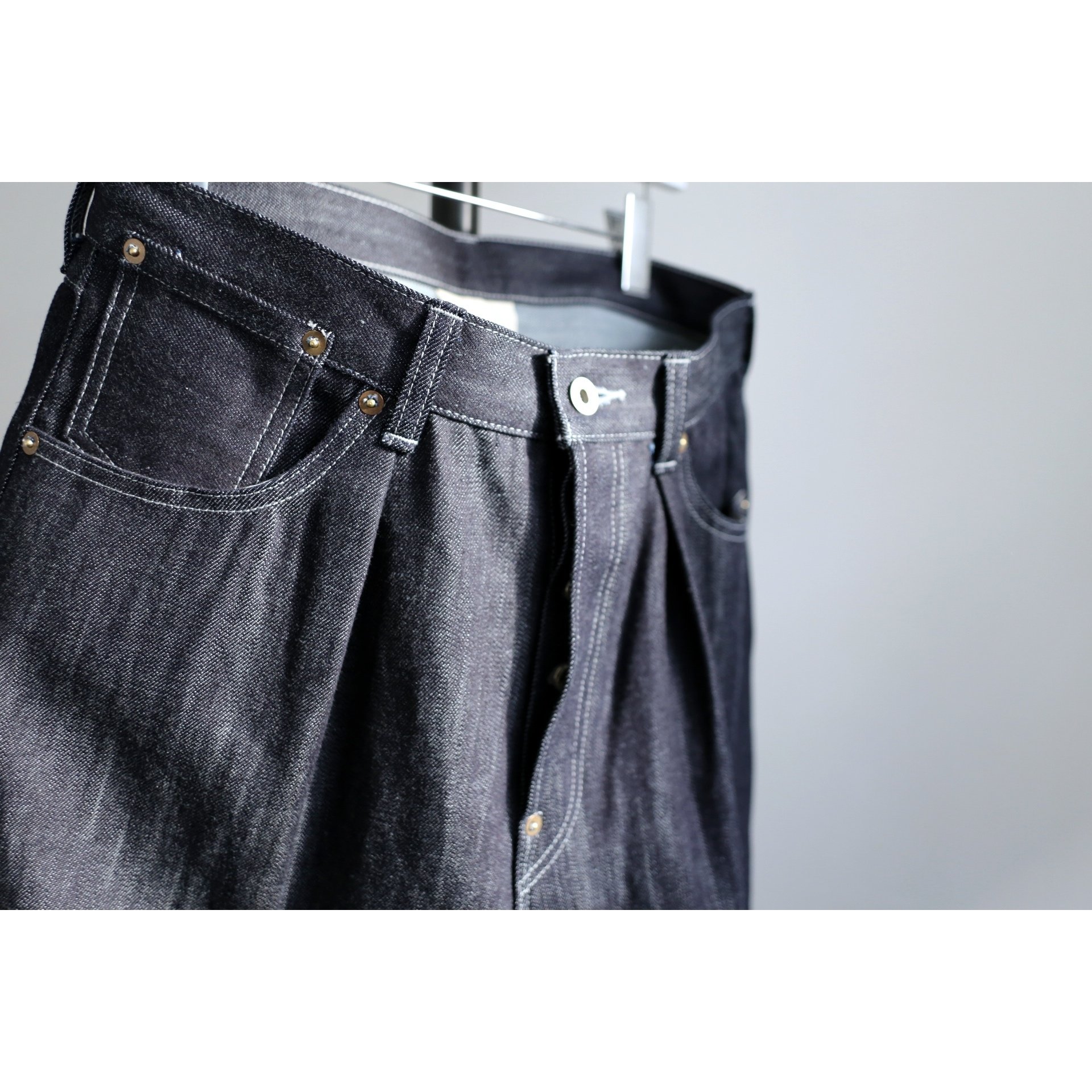 refomed(リフォメッド) -RIGHT HANDED DENIM PANTS- ラフに端正な