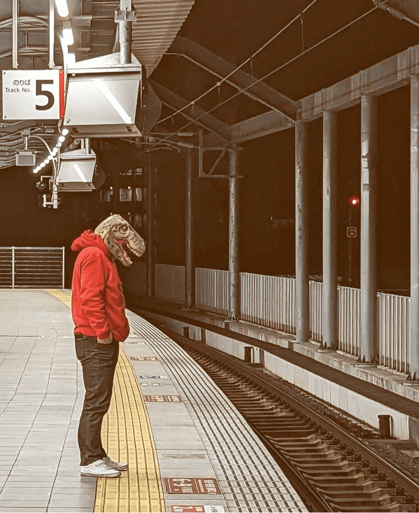 デビュー前に販売した5000円のライブタオルが即完!未だ楽曲を発表