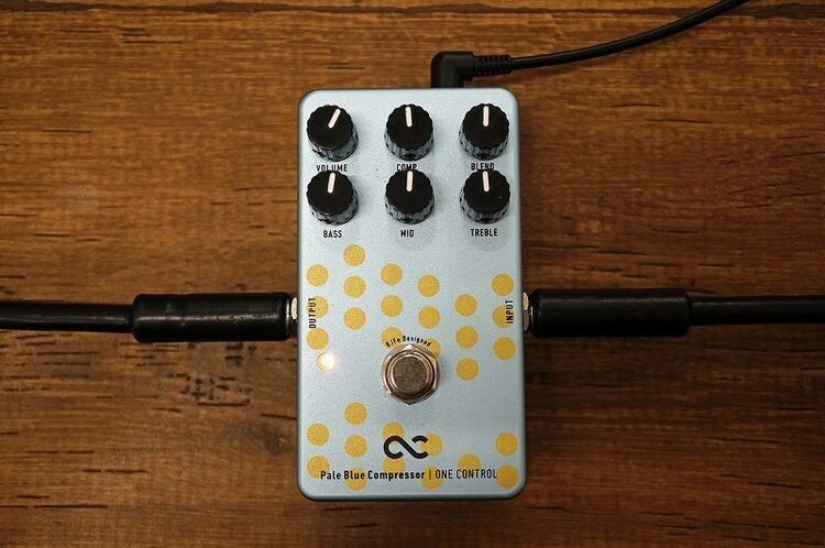 大人気のコンプレッサー、One Control Pale Blue compressorを