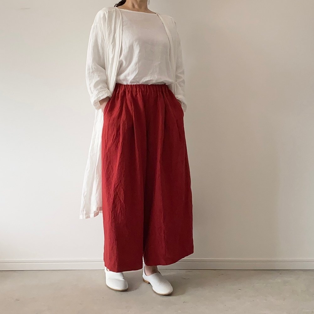 やわらかな赤を纏って。大人のリネンワイドパンツ｜iichi