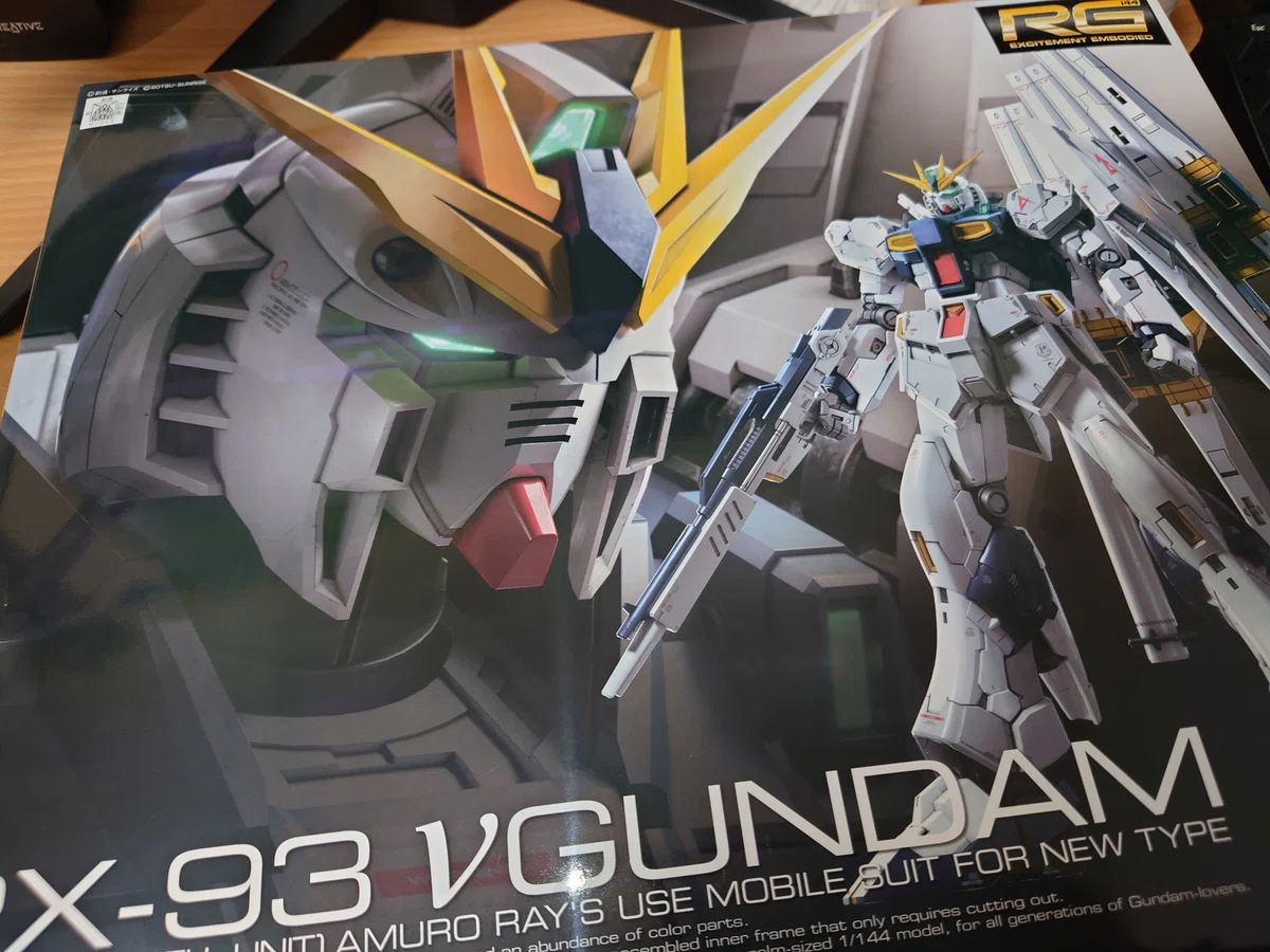 ガンプラ】RG 1/144 νガンダム 全塗装製作記｜ろきす