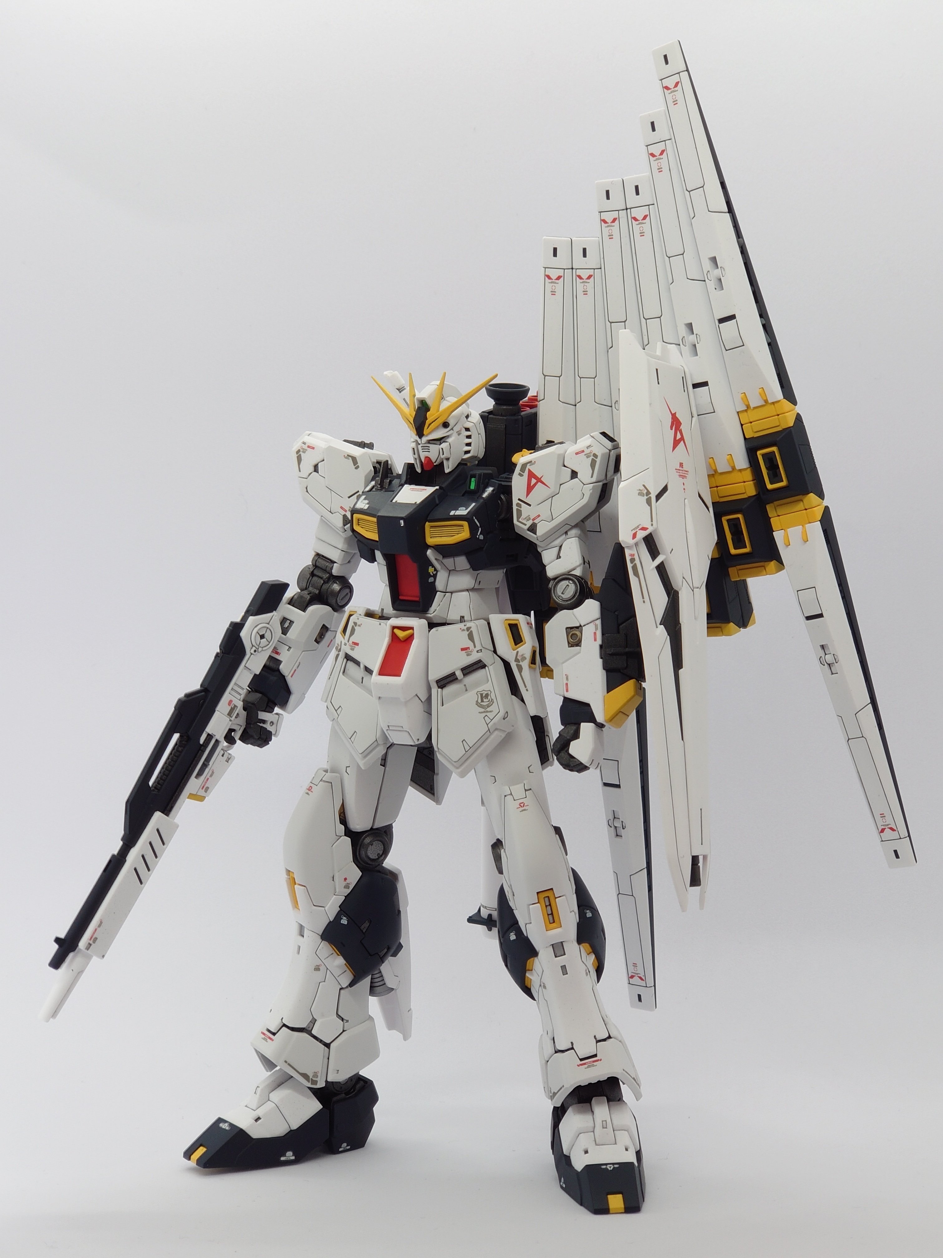 ガンプラ】RG 1/144 νガンダム 全塗装製作記｜ろきす