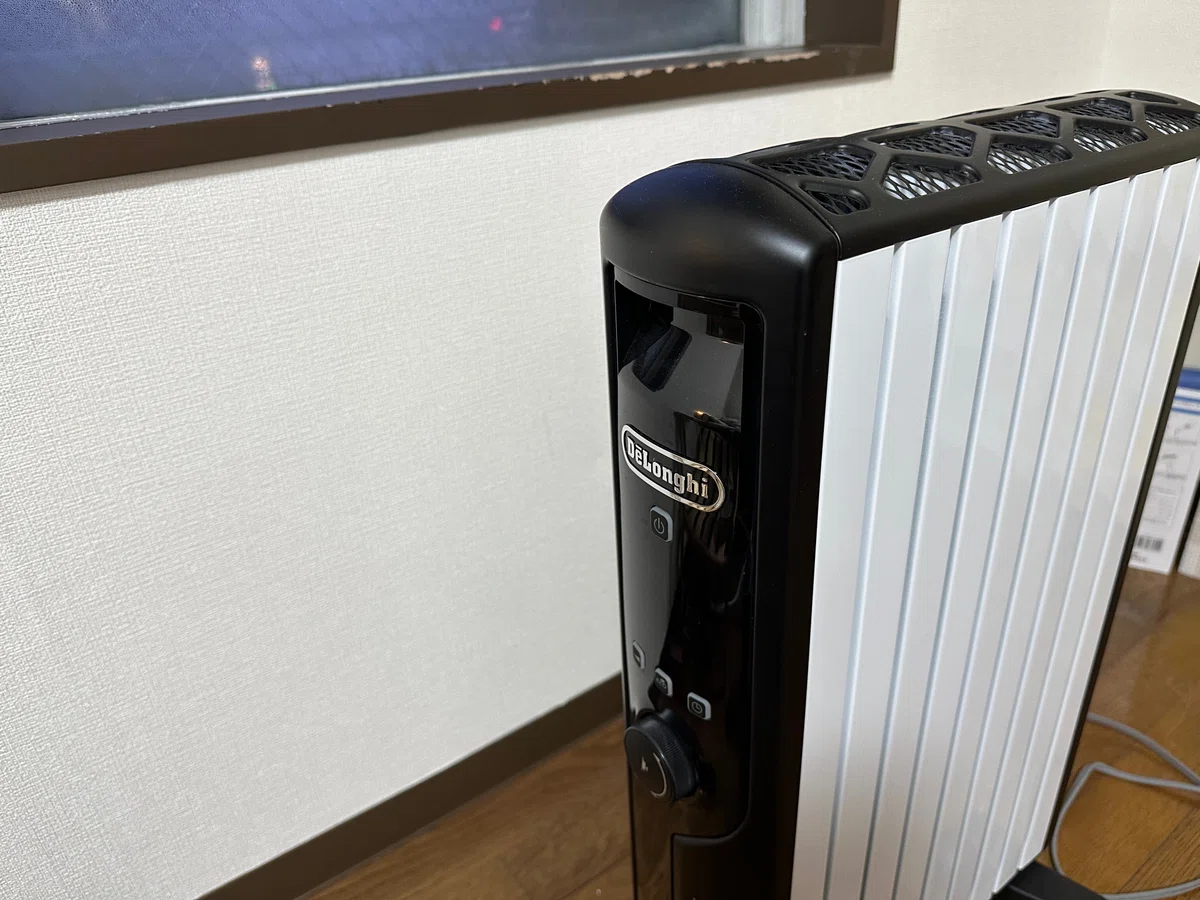 デロンギ オイルヒーター ほぼ新品 コロナのオイルレスヒーターDHS 