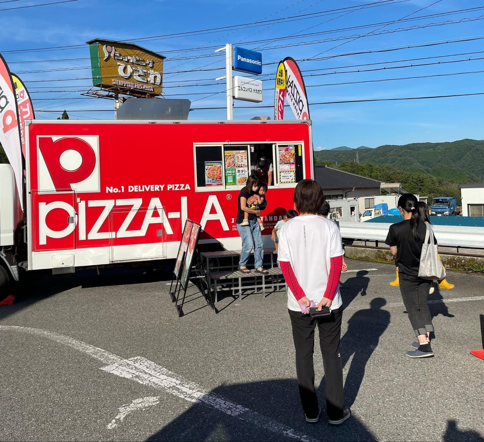 ついに実現！社員が地元凱旋で『地産地食』のピザを販売！｜フォー
