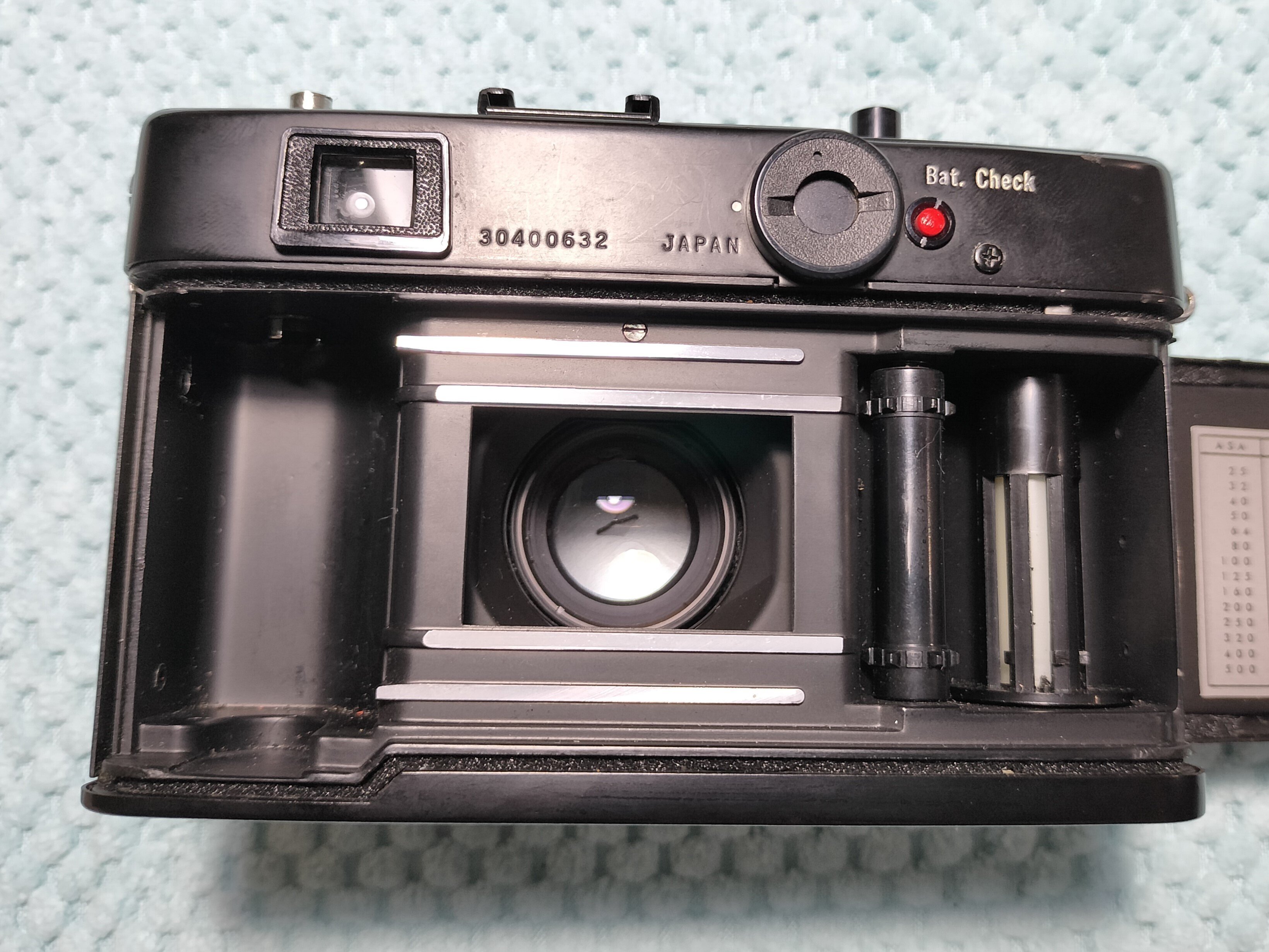 ヤシカエレクトロ35CCの分解｜フィルムカメラ修理のアクアカメラ