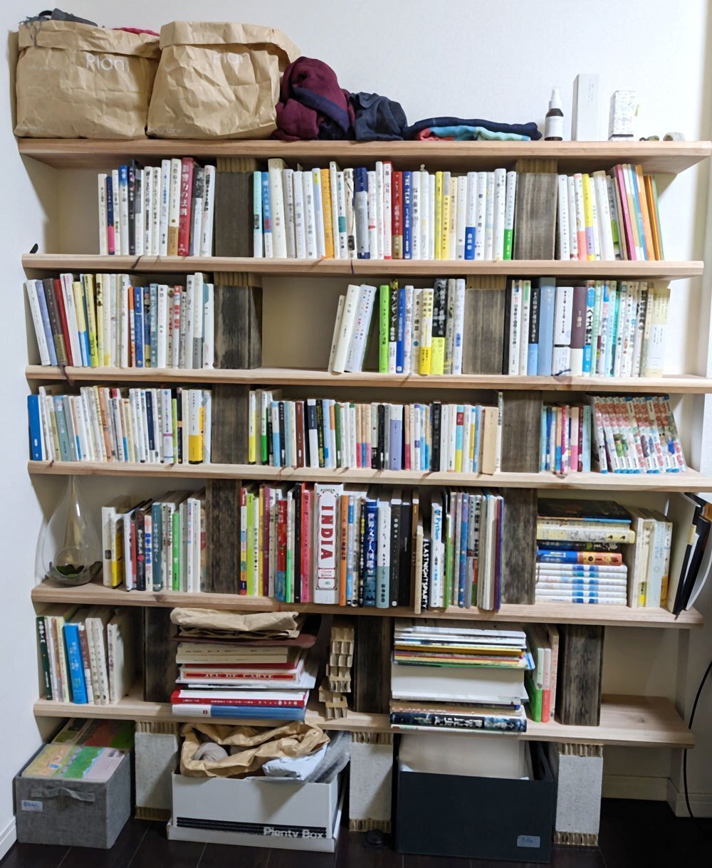 サイズぴったりの本棚を安く簡単にDIYする方法！｜つかも