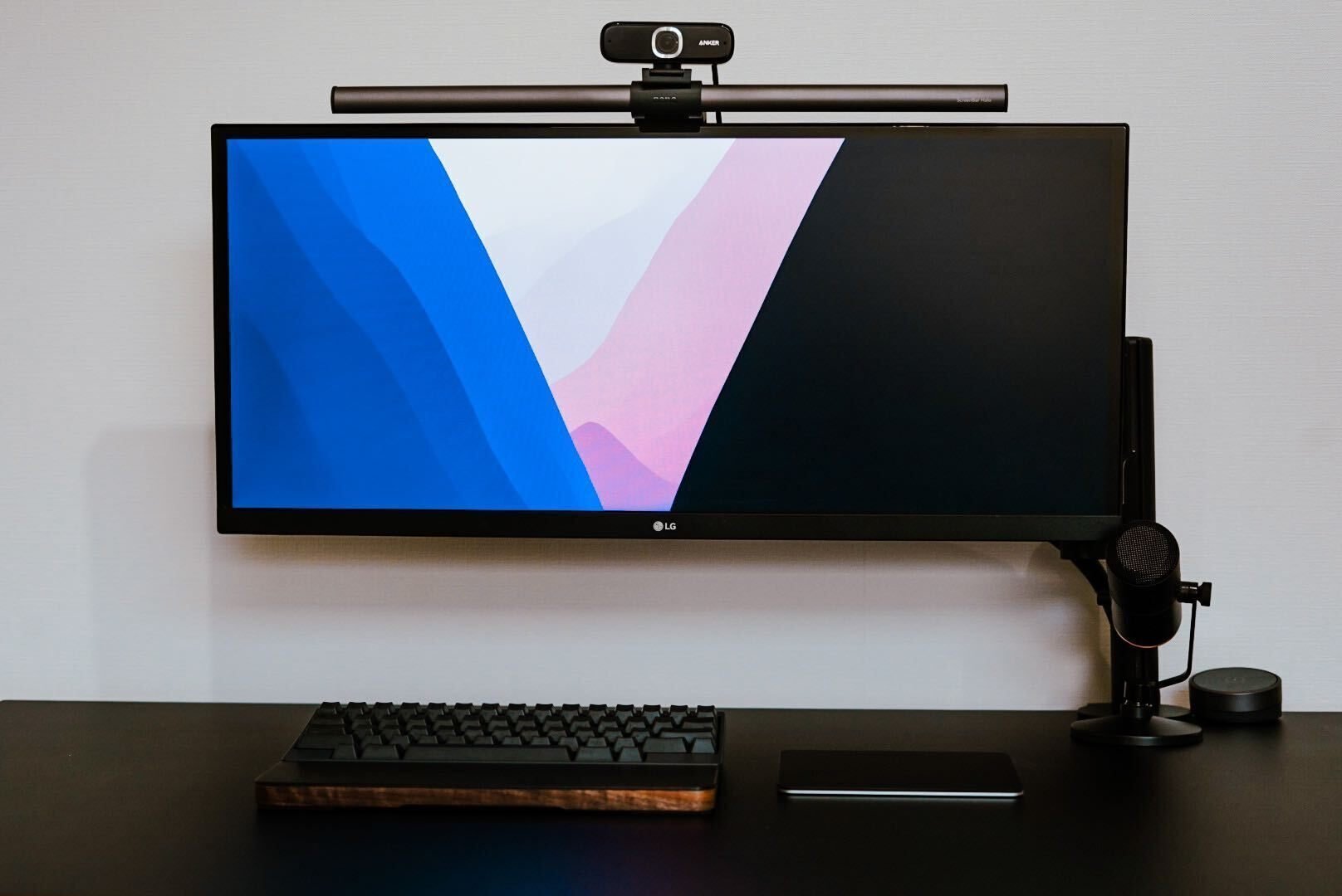 SF映画のようなデスク環境を実現！ 121029workspace.jpg