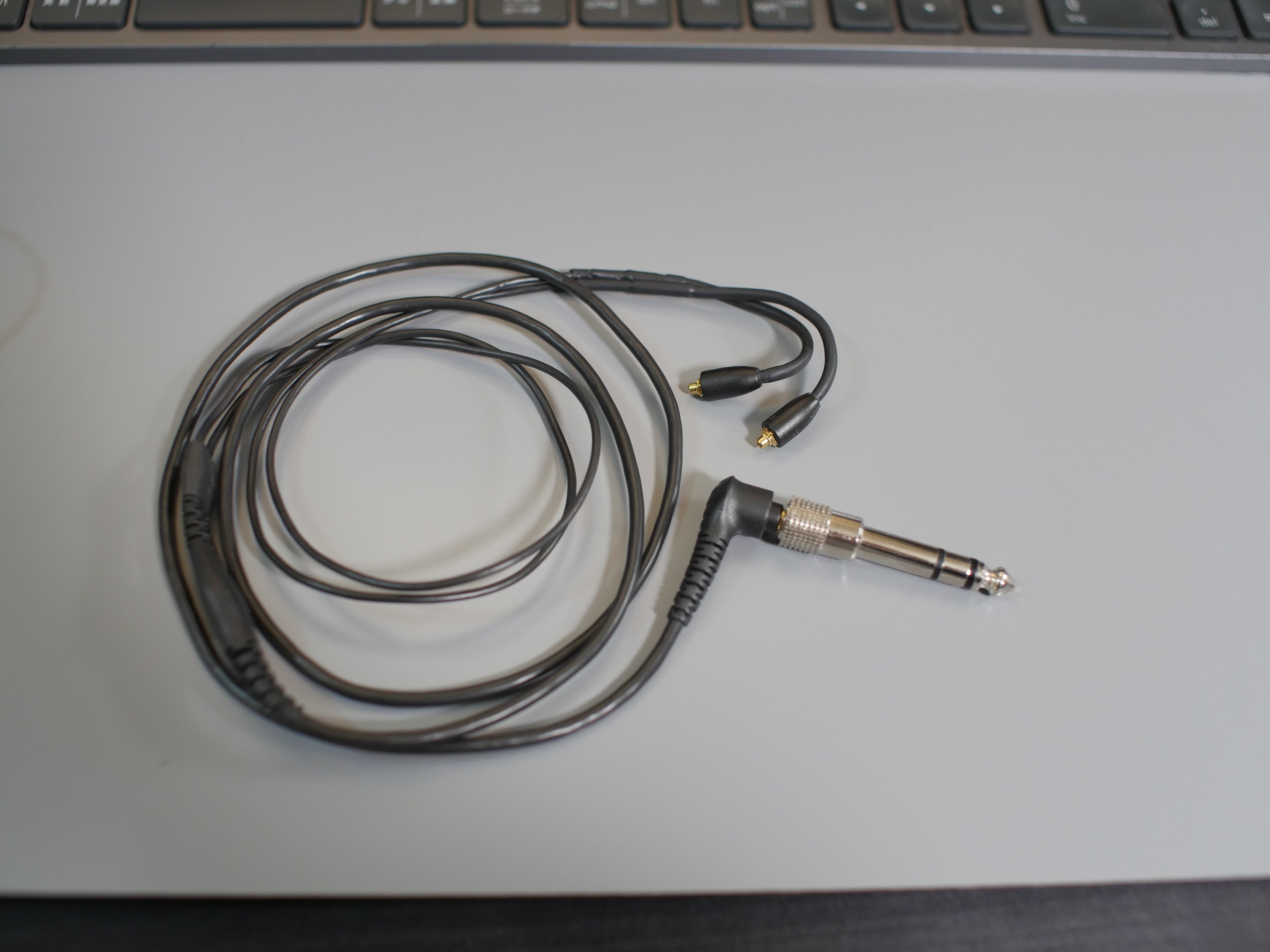 2.5mm 4極バランス接続イヤホン用リケーブルをステレオ標準