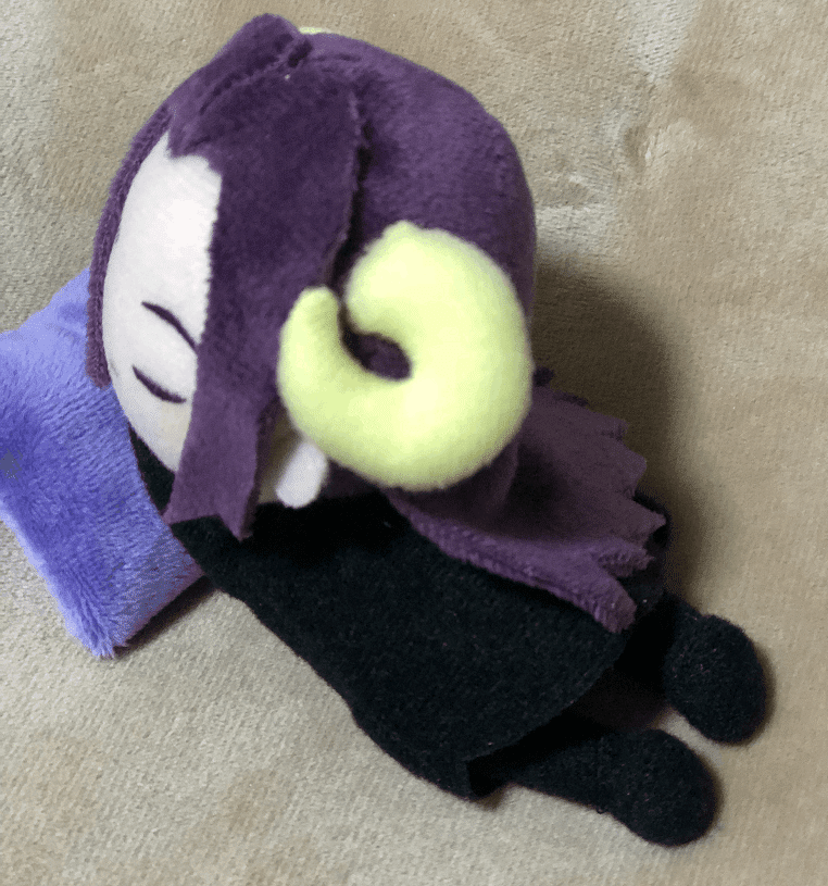 うつ伏せポーズのぬいぐるみ｜杢✂