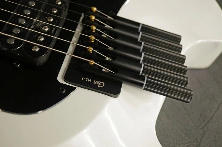 モダンなヘッドレス＋ファンドフレットスタイル！最新GTRS、Mooer GTRS