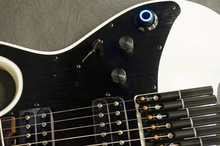 モダンなヘッドレス＋ファンドフレットスタイル！最新GTRS、Mooer GTRS