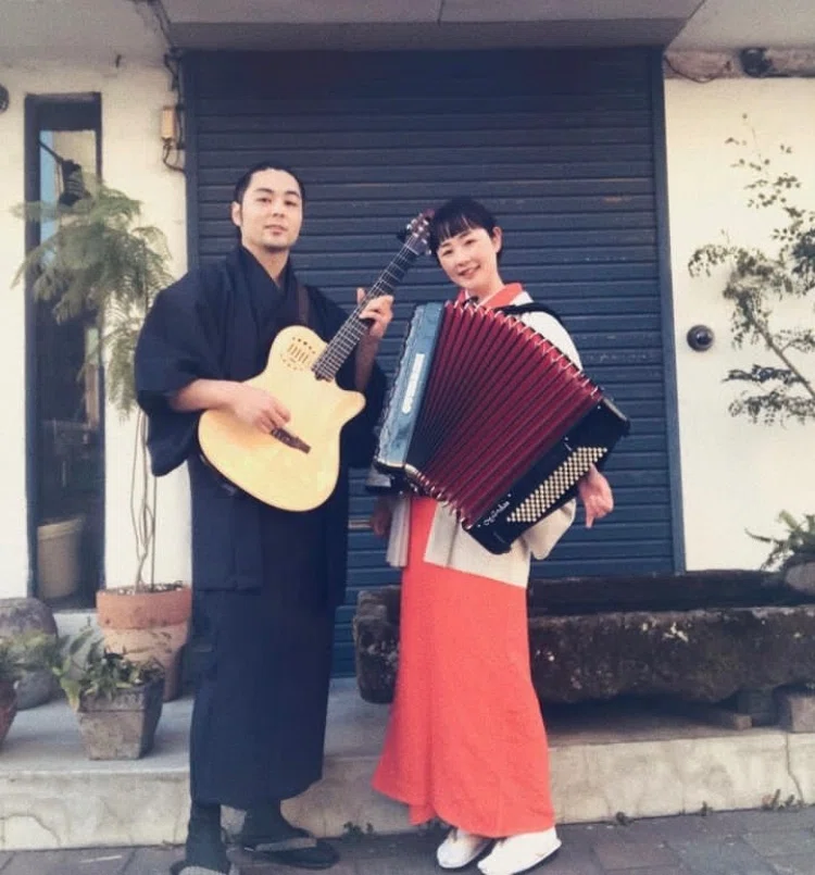 アコーディオンの和名｜famiske