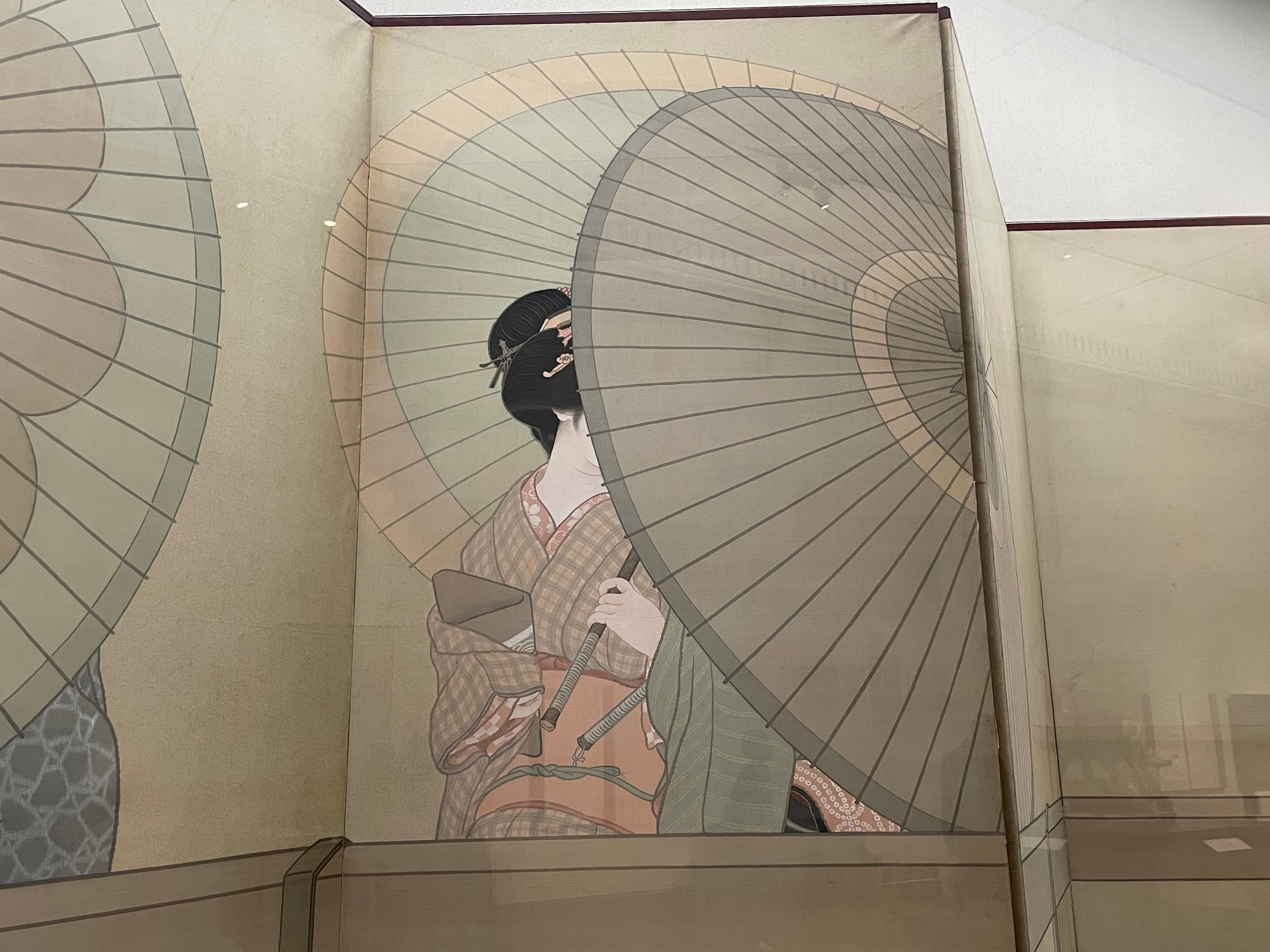 すれ違う美しい4人の女性たちの一瞬をドラマチックに切り取った下村