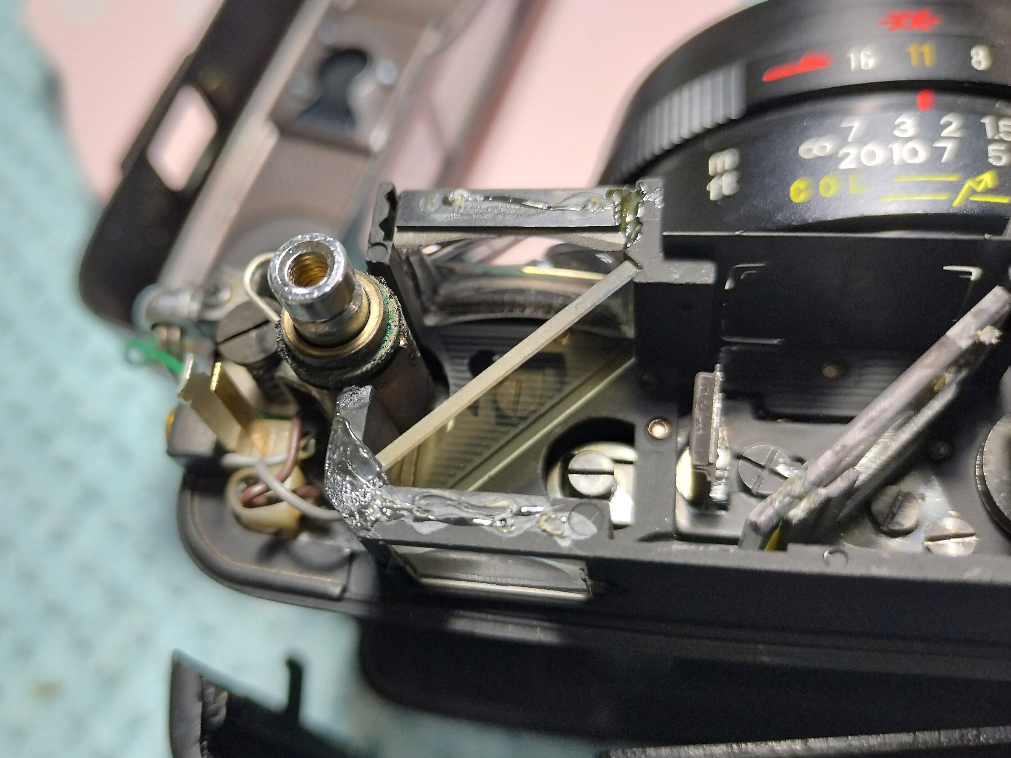 ヤシカエレクトロ35CCの分解｜フィルムカメラ修理のアクアカメラ