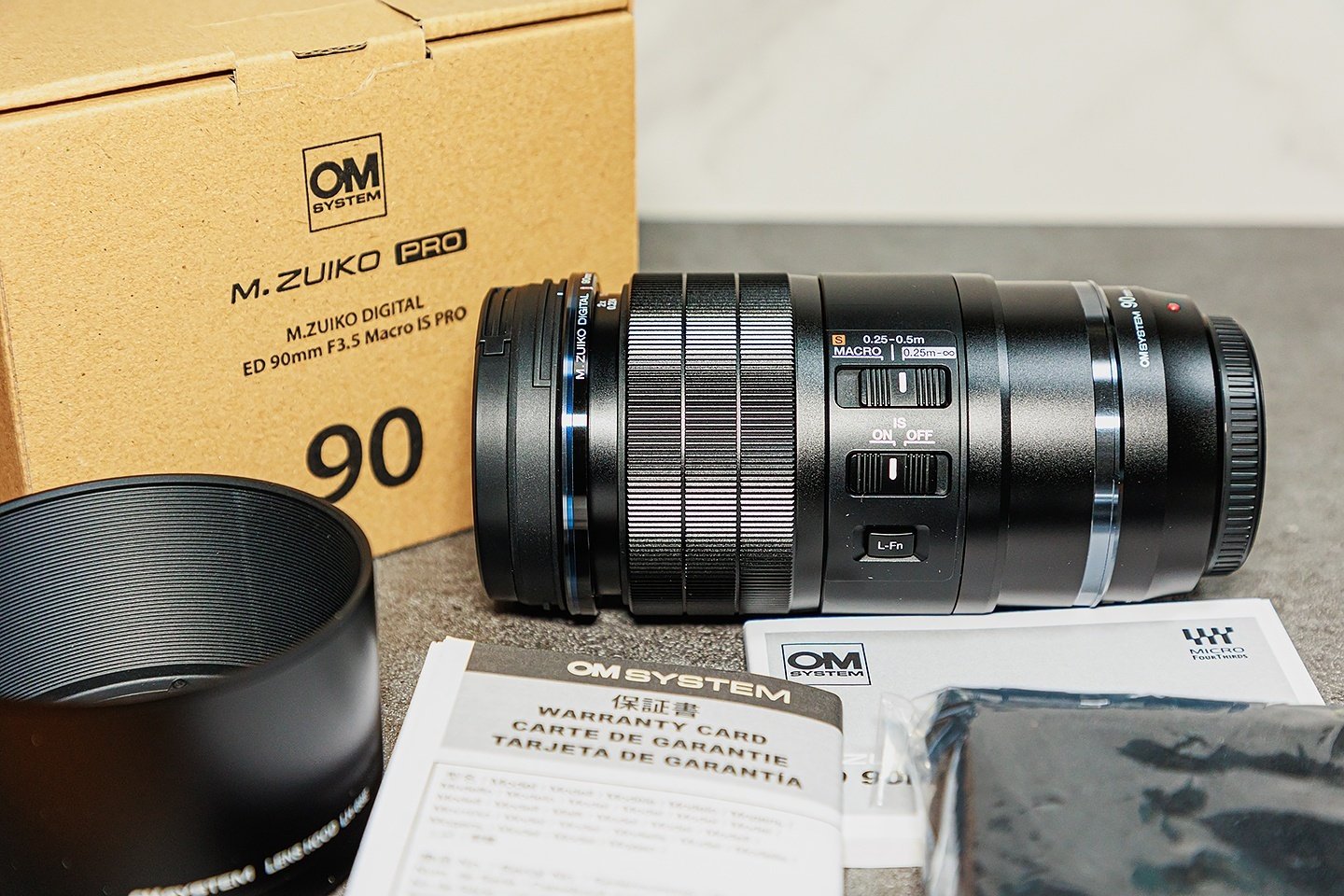 M.ZUIKO DIGITAL ED 90mm F3.5 Macro IS PRO がやってきた (2 M.ZUIKO DIGITAL ED 90mm F3.5 Macro IS PRO がやってきた (2