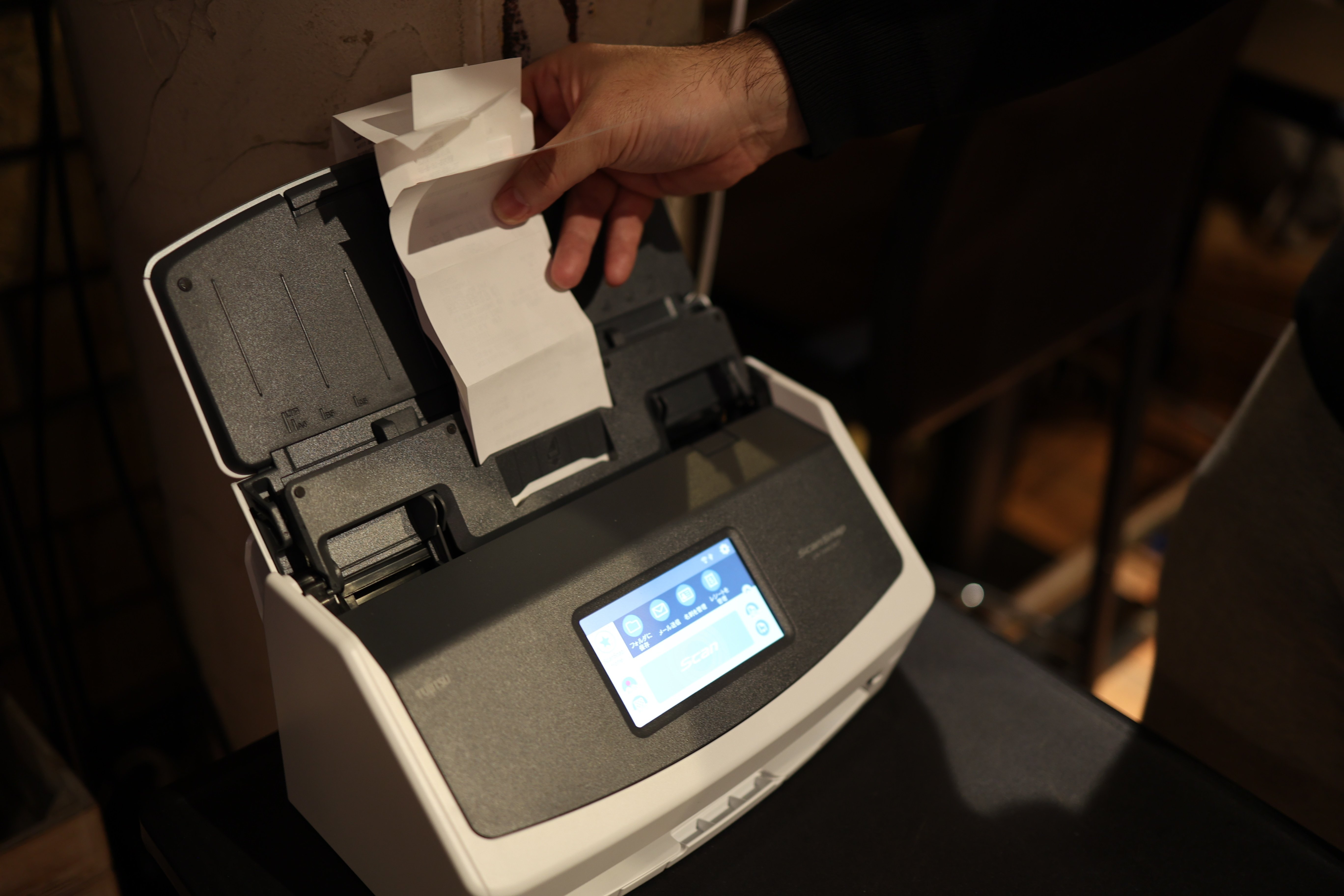 1年分の領収書を「経費精算カフェ」に持ち込んだら確定申告が