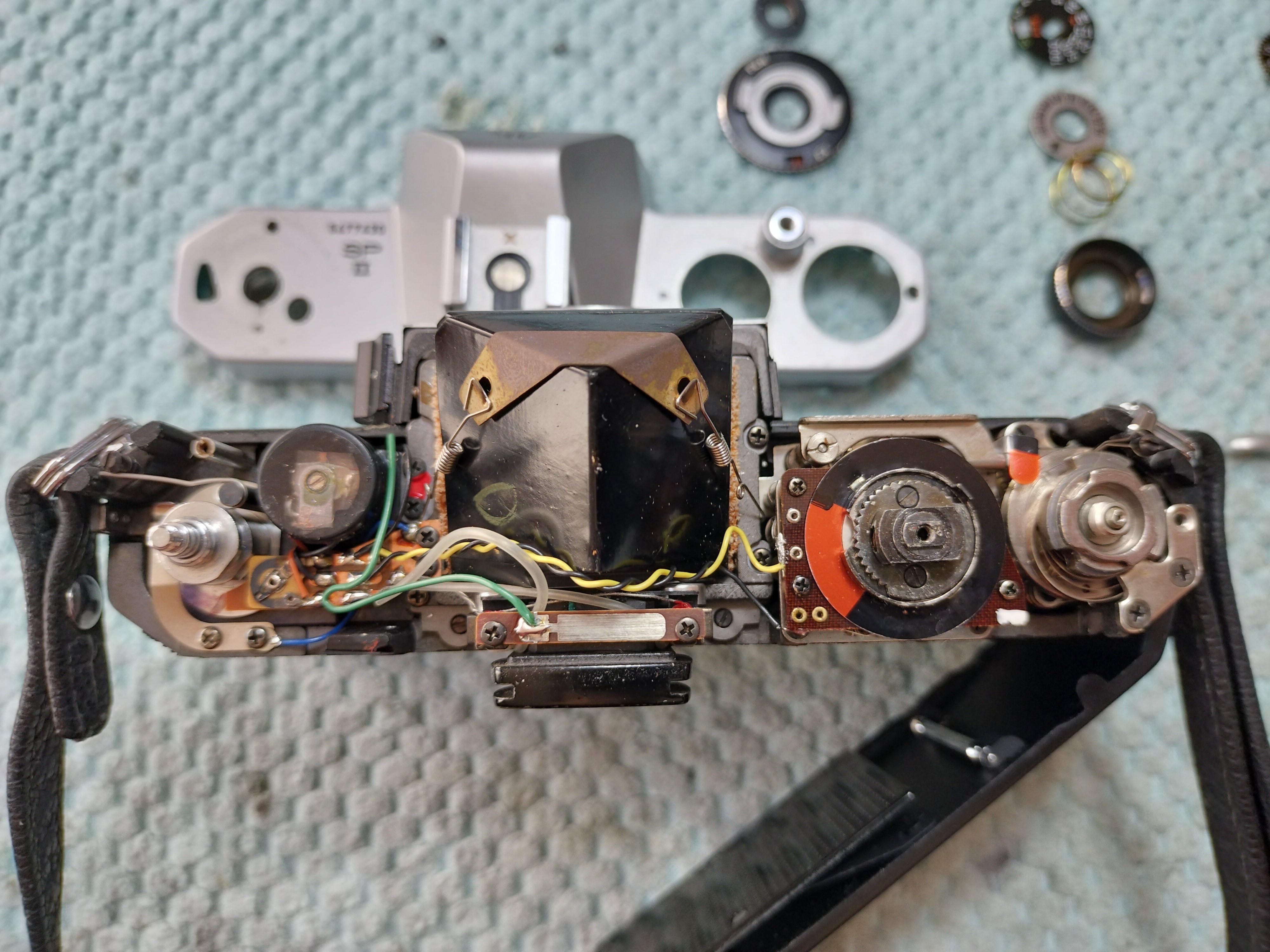 Pentax SPiiの分解｜フィルムカメラ修理のアクアカメラ