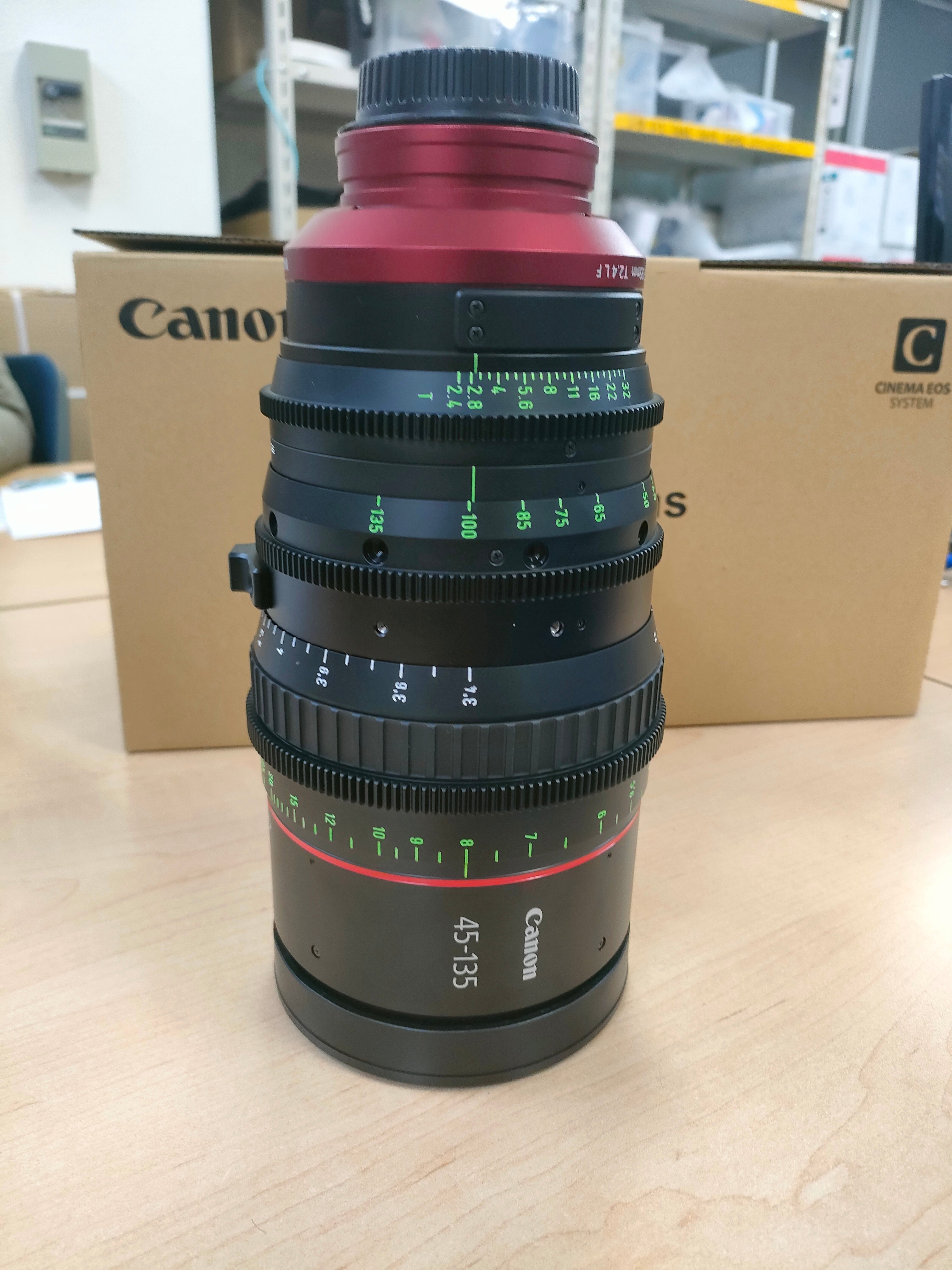 お値段300万円!?】CINEMA EOS SYSTEM CN-E45-135mm T2.4 LF お値段300万円!?】CINEMA EOS SYSTEM CN-E45-135mm T2.4 LF