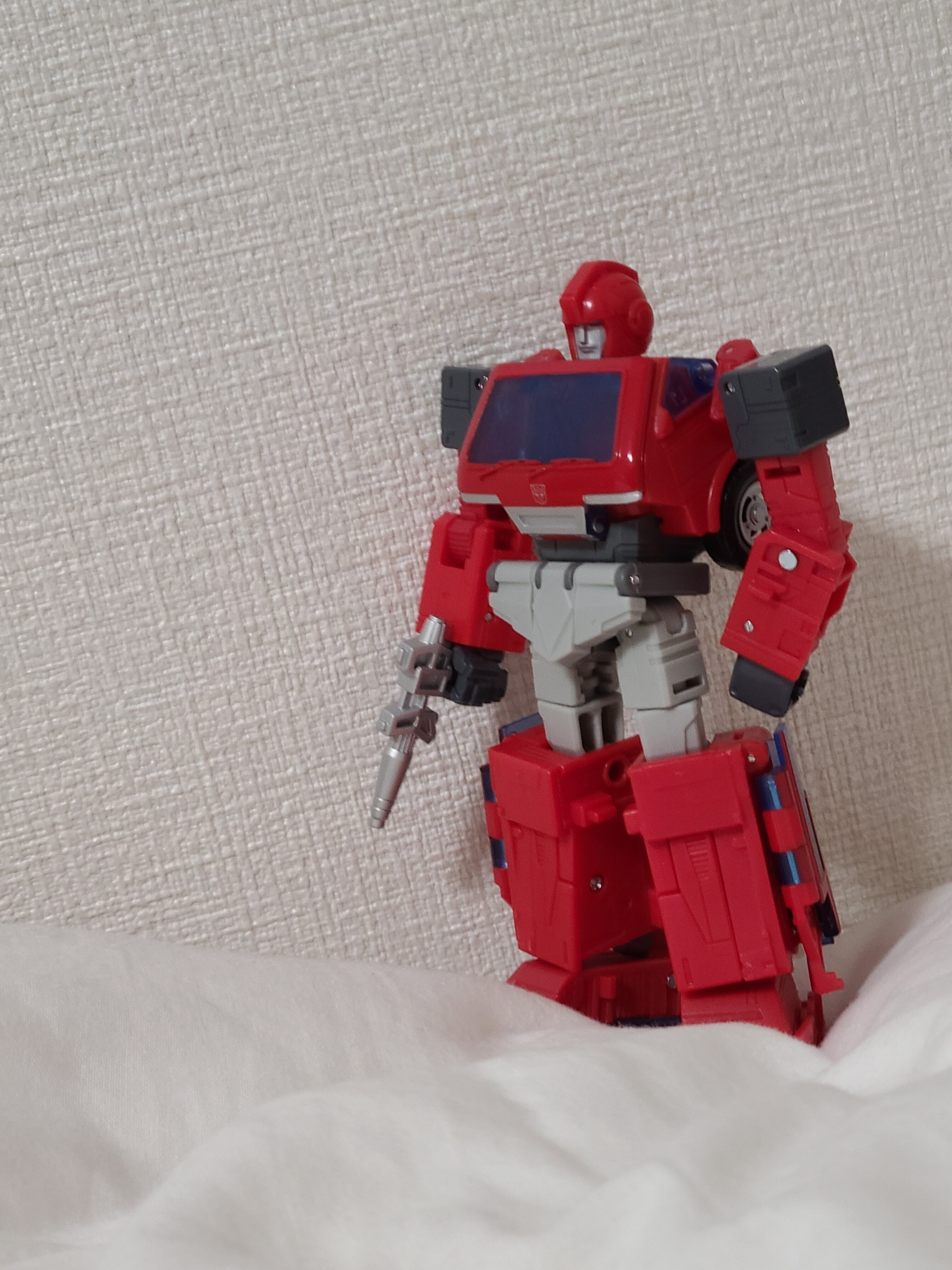 見間違える……らしい】TFスタジオシリーズ86 アイアンハイド｜燃え炭