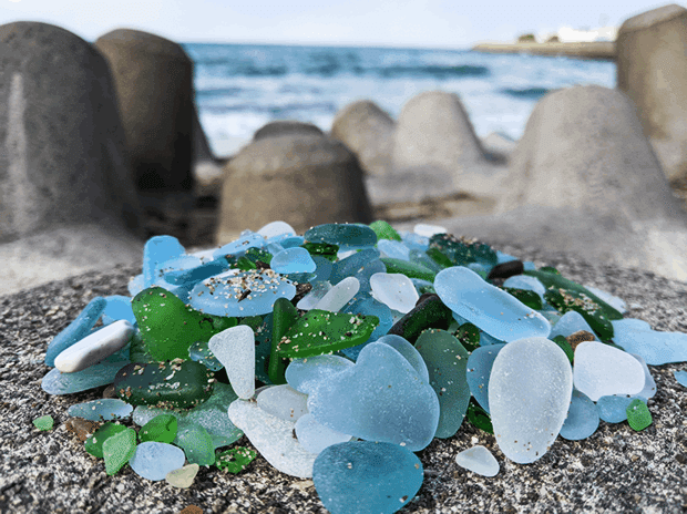 海岸で見つけた瓶 AIにも特定できなかった正体｜マリアンぬ
