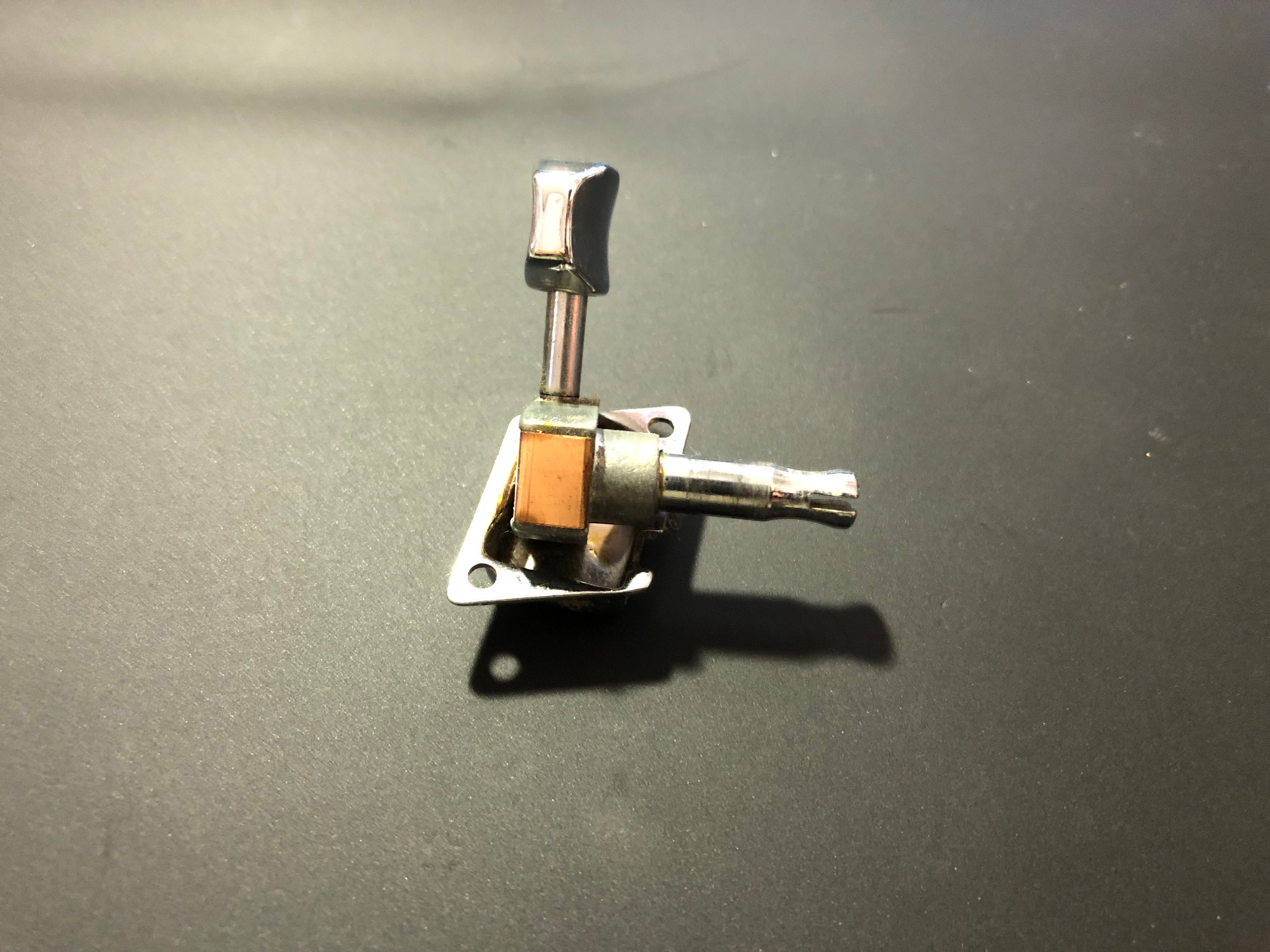 Fender LEAD Series等に搭載されているF-Key tuner（ペグ）に対応した
