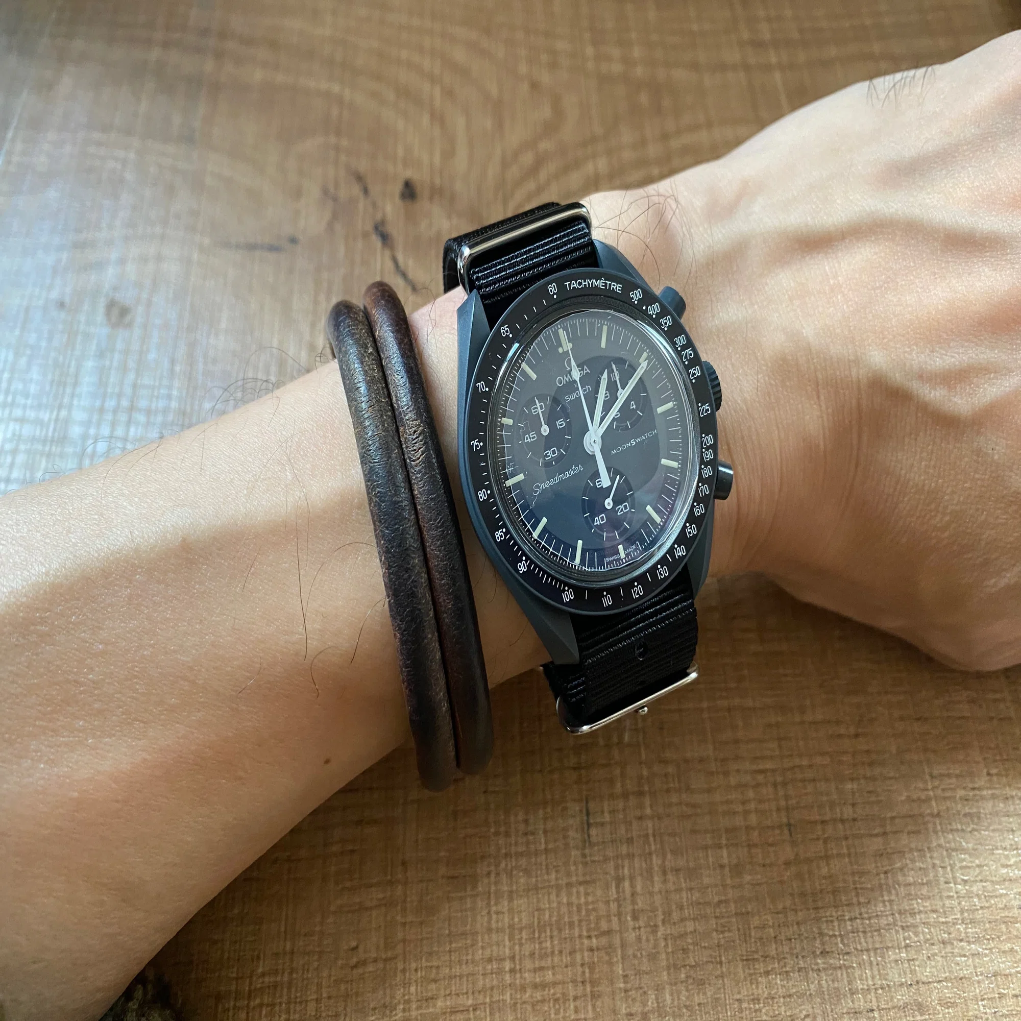 OMEGA MoonSwatchレビューとNATOストラップ交換の仕方｜あるマーケター 