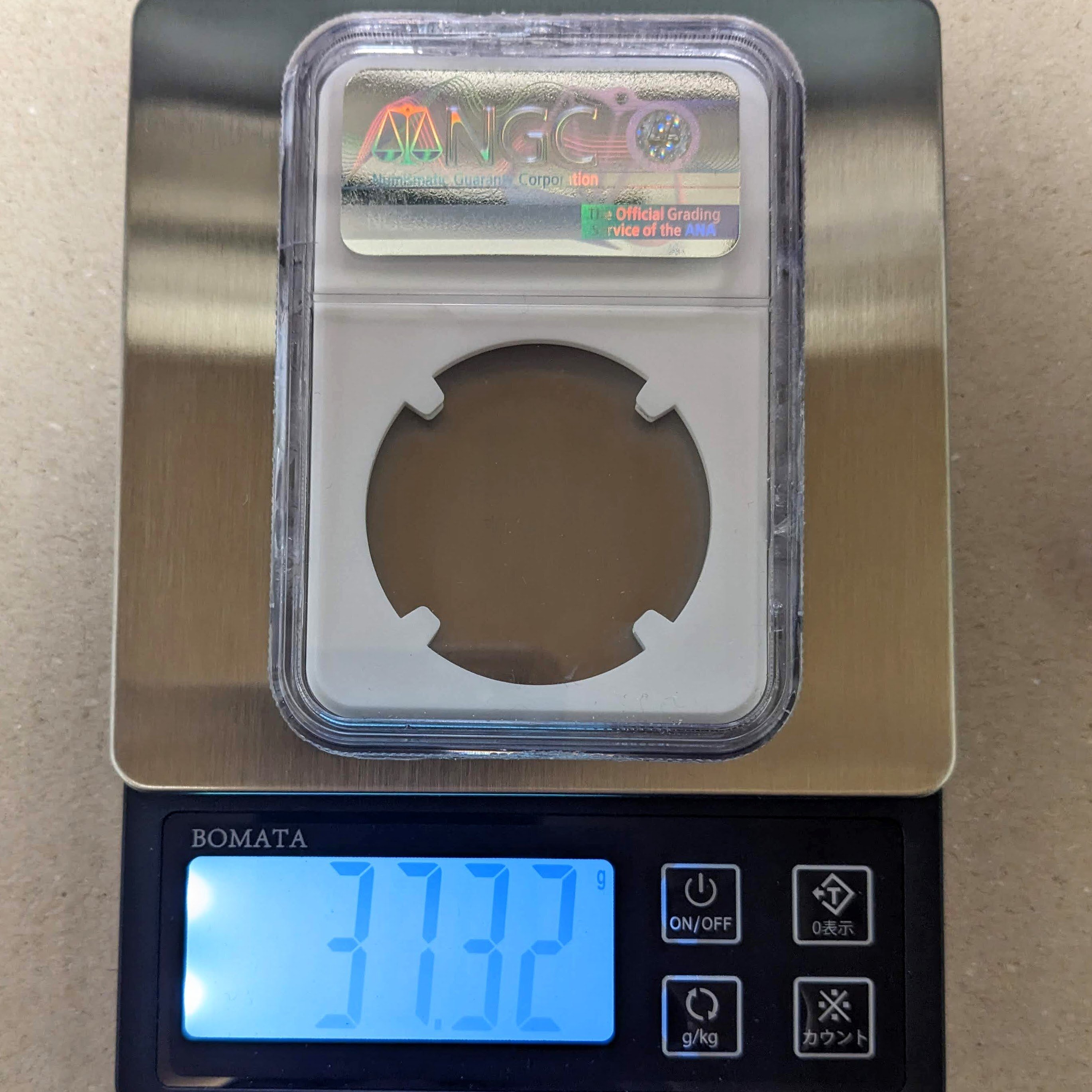 スラブケースの重さ(NGC)｜オーライズドコイン